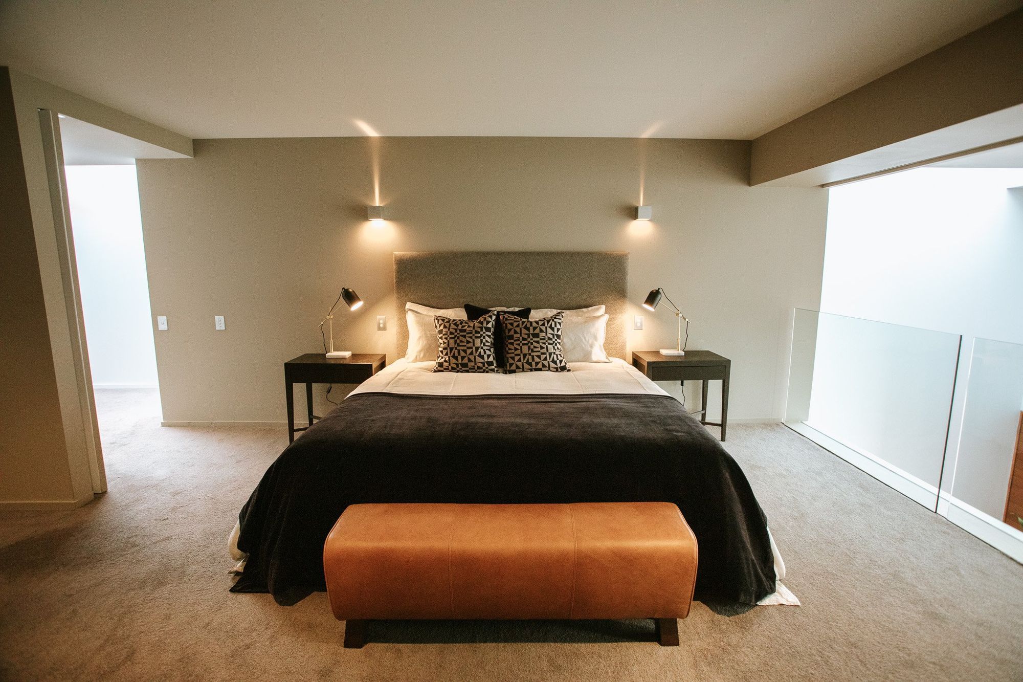 LAKESIDE-APARTMENT4-1-v2.jpg