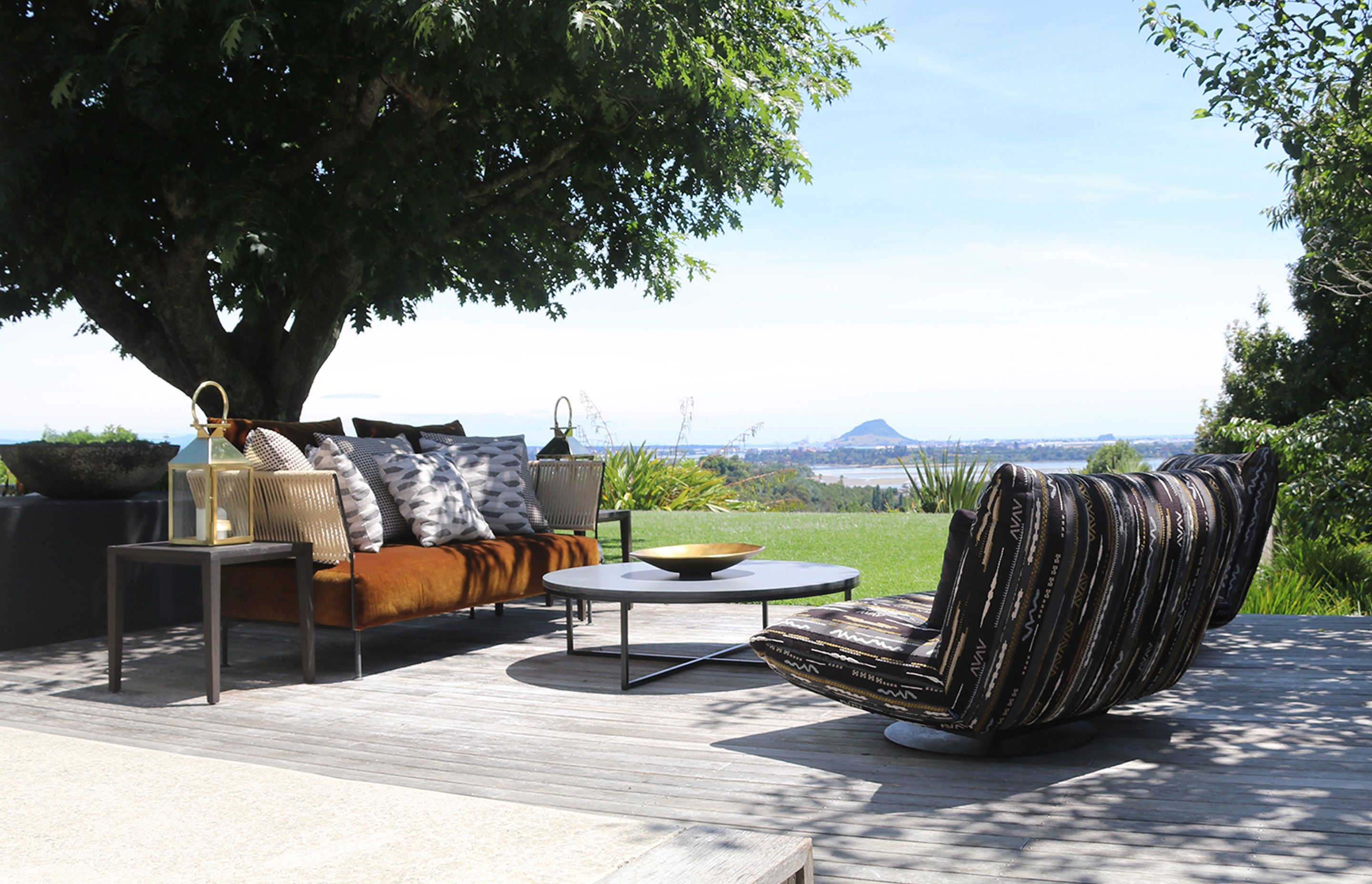 With custom outdoor coffee table with a metal frame &amp; Leathered Vermont Stone top
