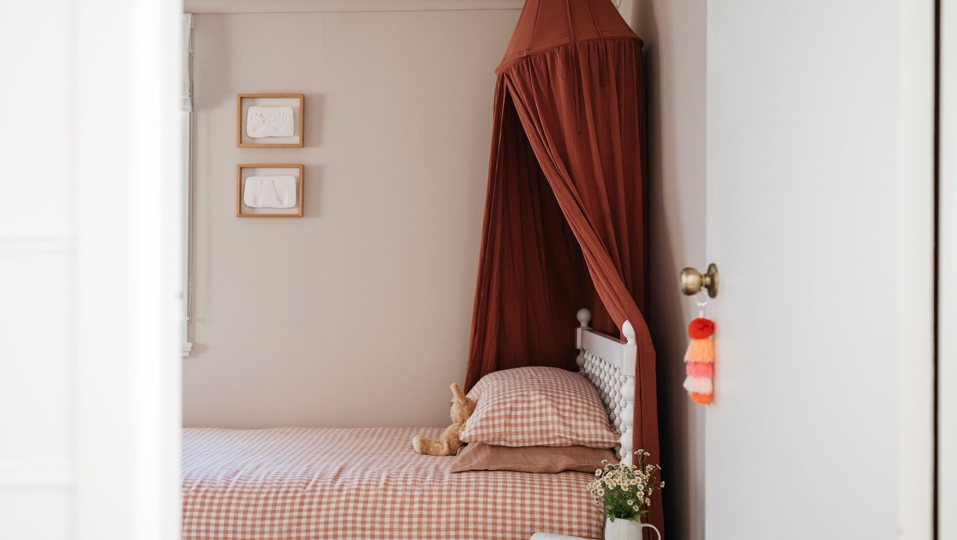 Les Petits Enfants banner