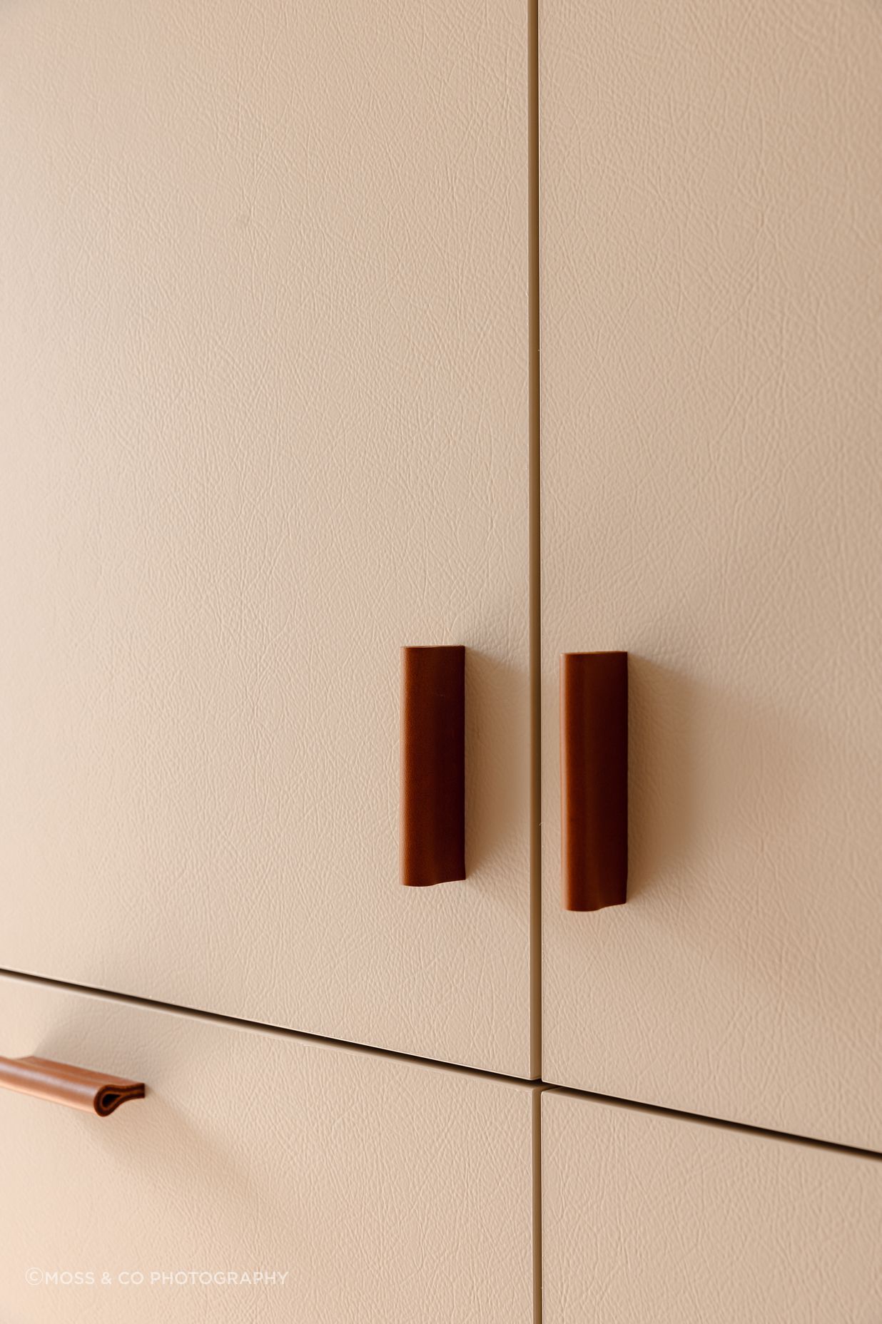 "That leather-like look on the fronts, looks even more leather when you have real, tan leather handles" - Darren Palmer