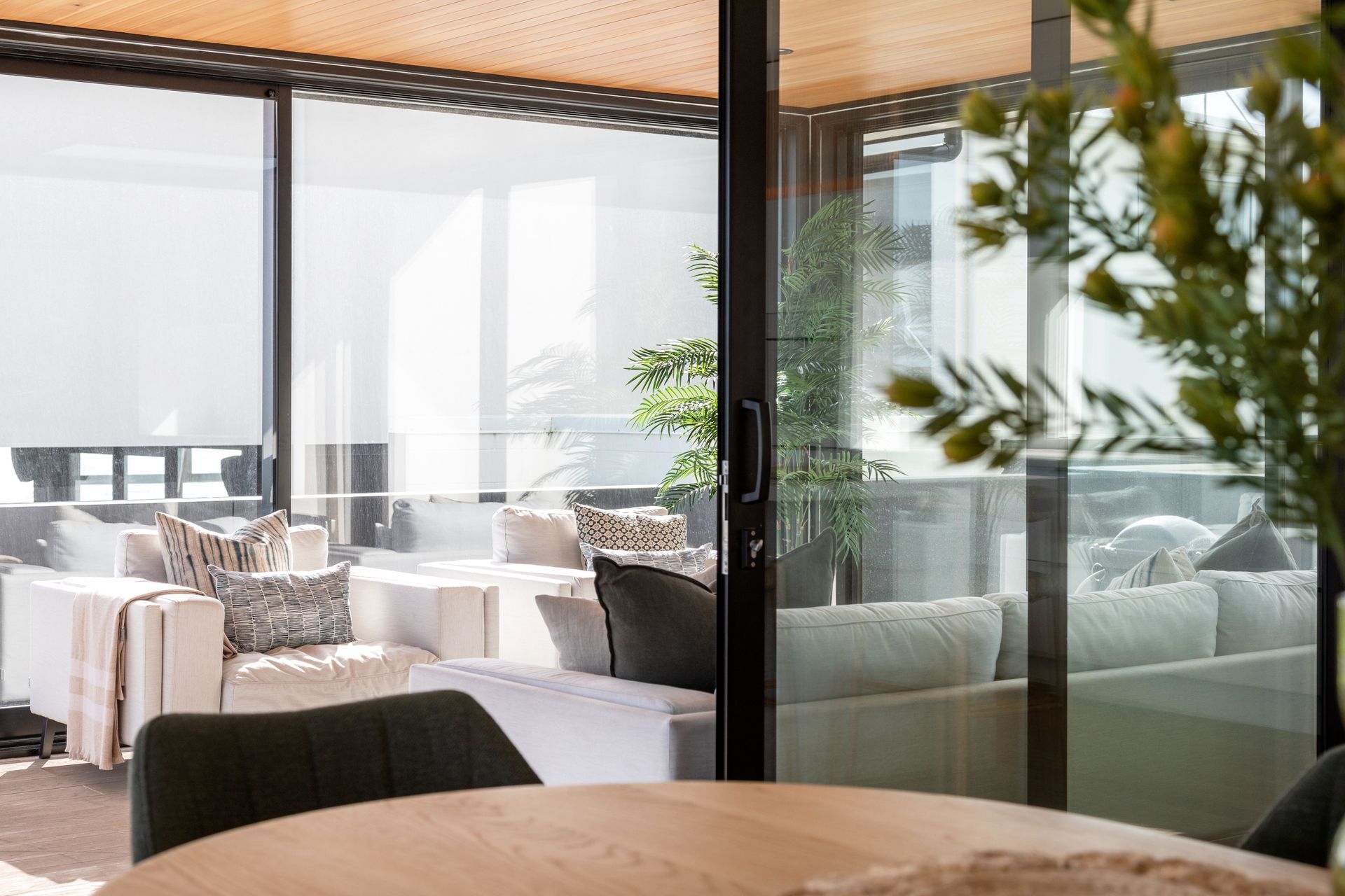 outdoor / indoor living. Photographer: Sandra Henderson