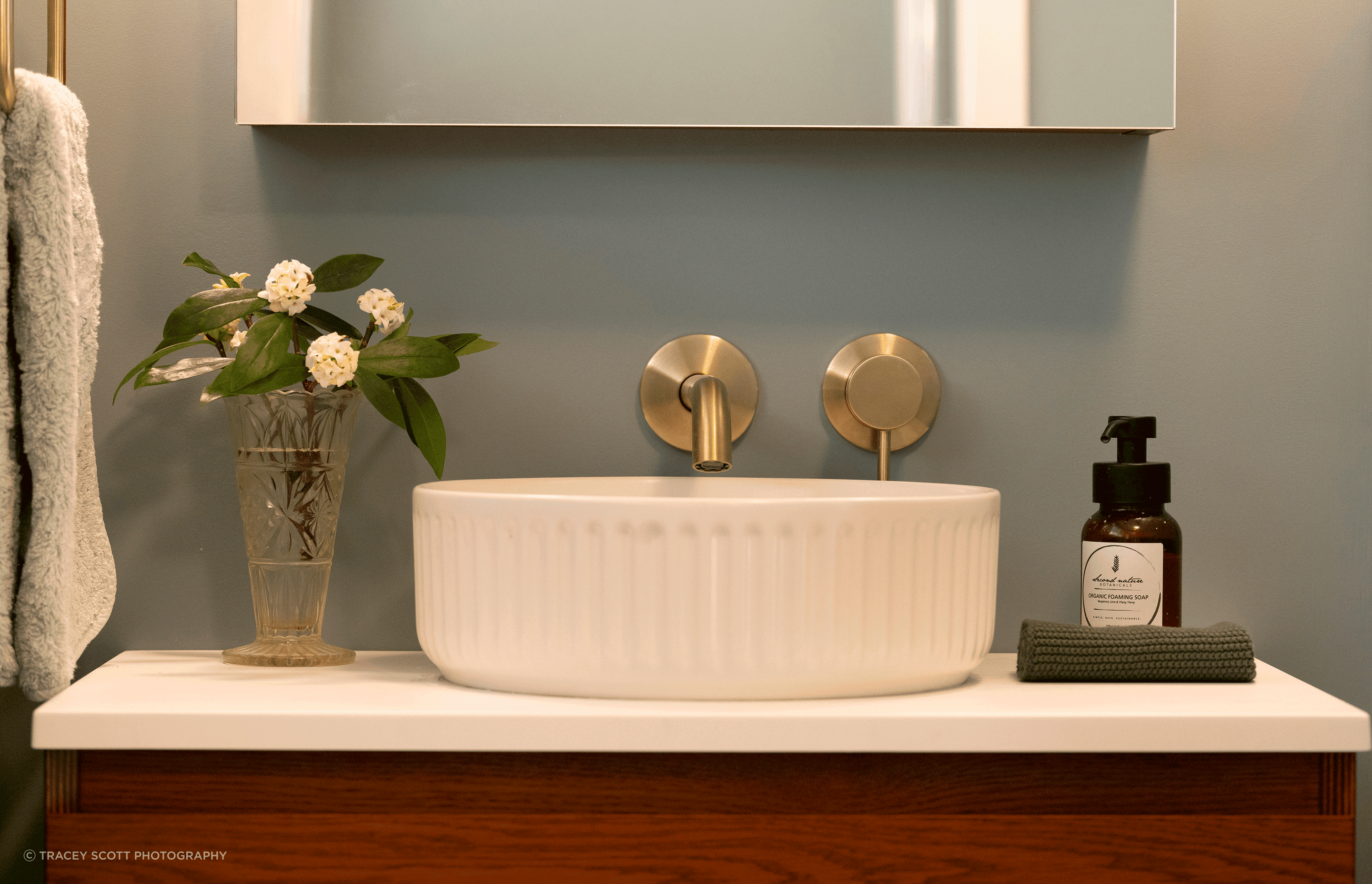 vanity-basin-close-web.png