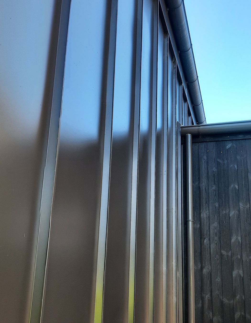 Plumbdek Euroline Seamlok vertical cladding in "Ironsand"