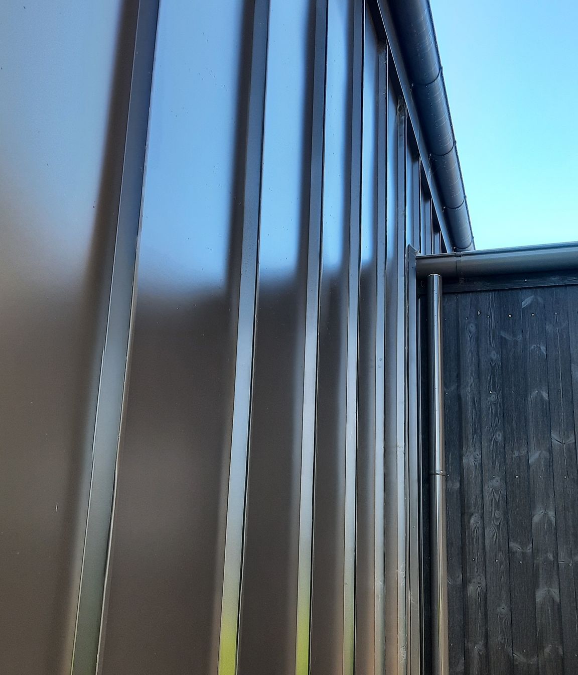 Plumbdek Euroline Seamlok vertical cladding in "Ironsand"