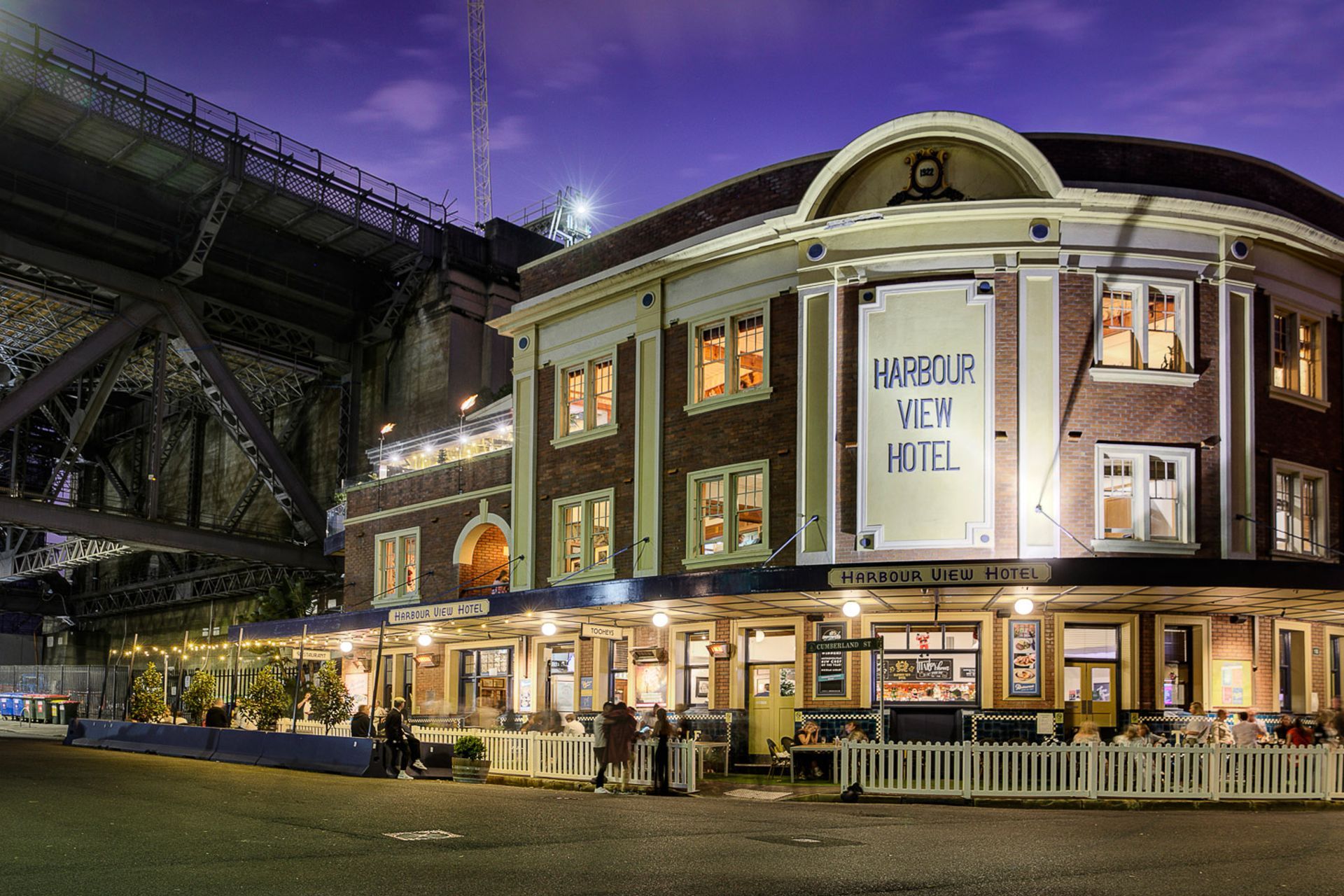 Harbor View Hotel | Lower Fort St, Dawes Point