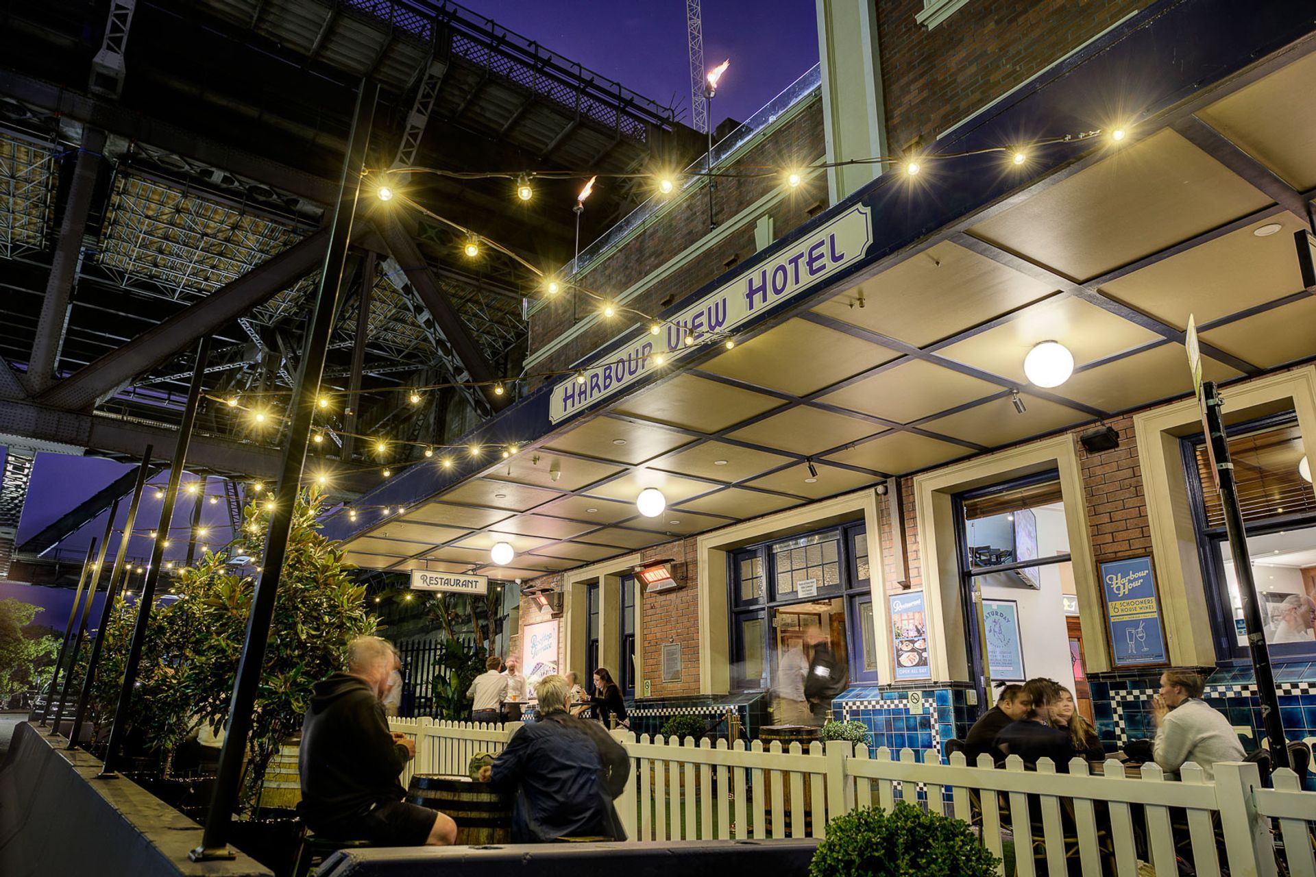 Harbor View Hotel | Lower Fort St, Dawes Point