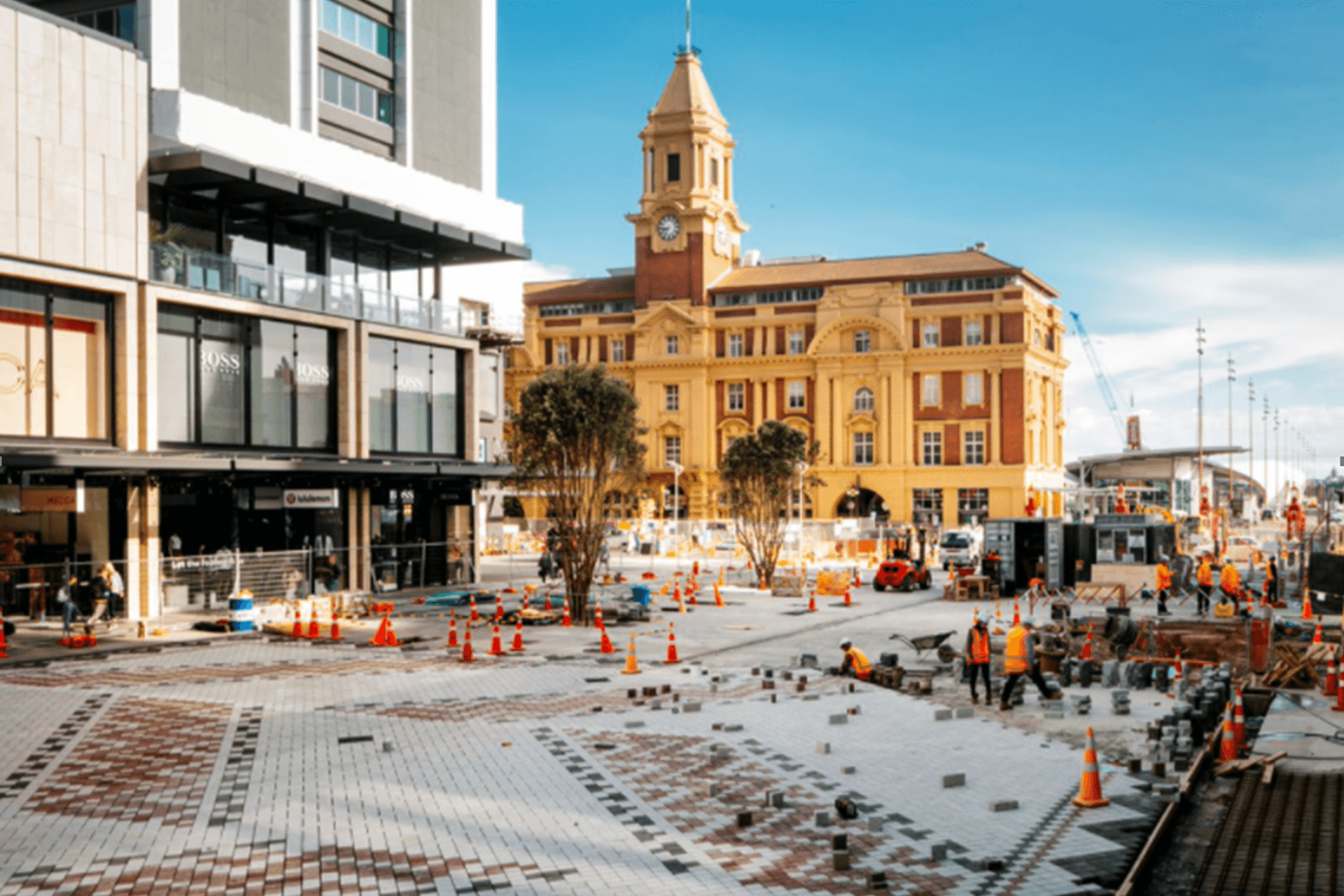 Te Komititanga Square : Lower Queen St , Auckland City 
