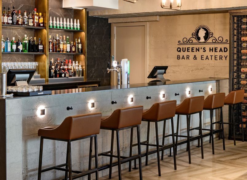 Queen's Head Bar & Eatery, Four Points Sheraton