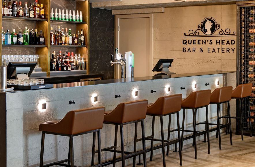 Queen's Head Bar & Eatery, Four Points Sheraton