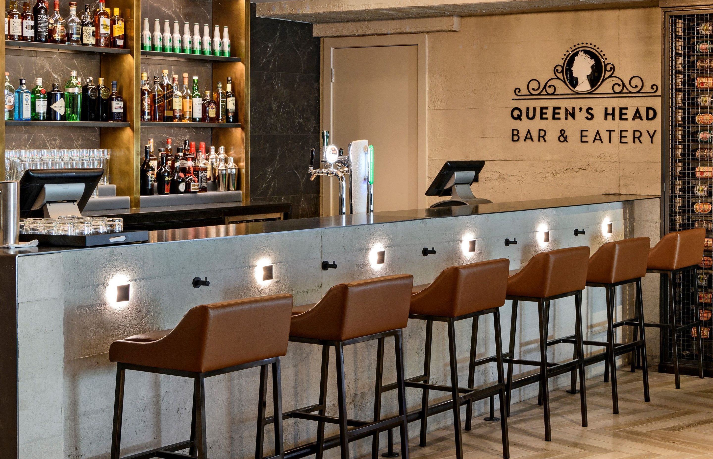Queen's Head Bar & Eatery, Four Points Sheraton