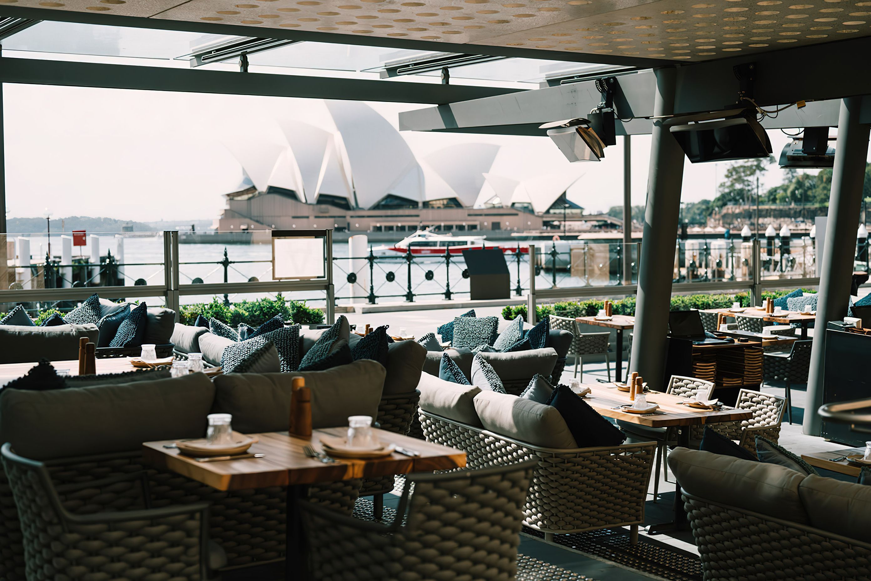 6HEAD-Premium-Steak-Restaurant04-gigapixel-standard-scale-200x.jpg