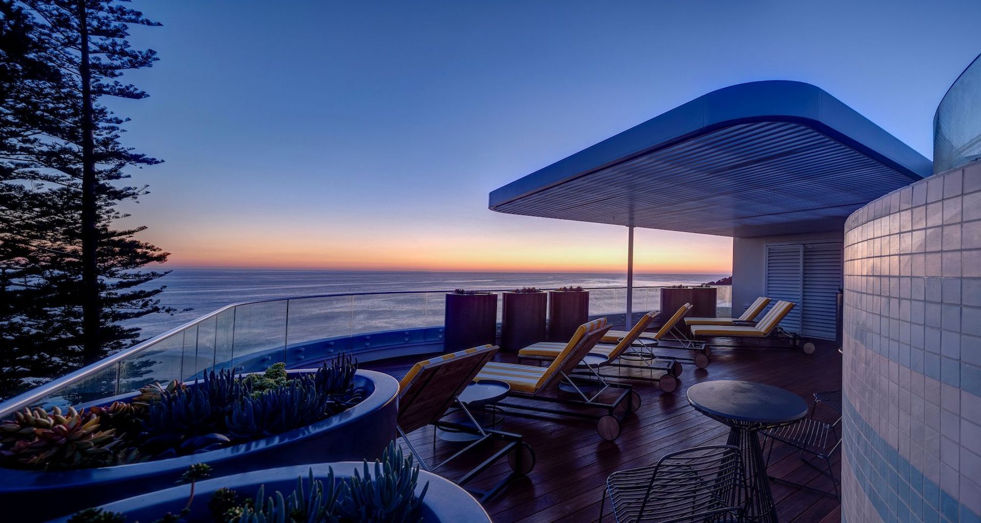 The Surf Hotel, Yamba banner