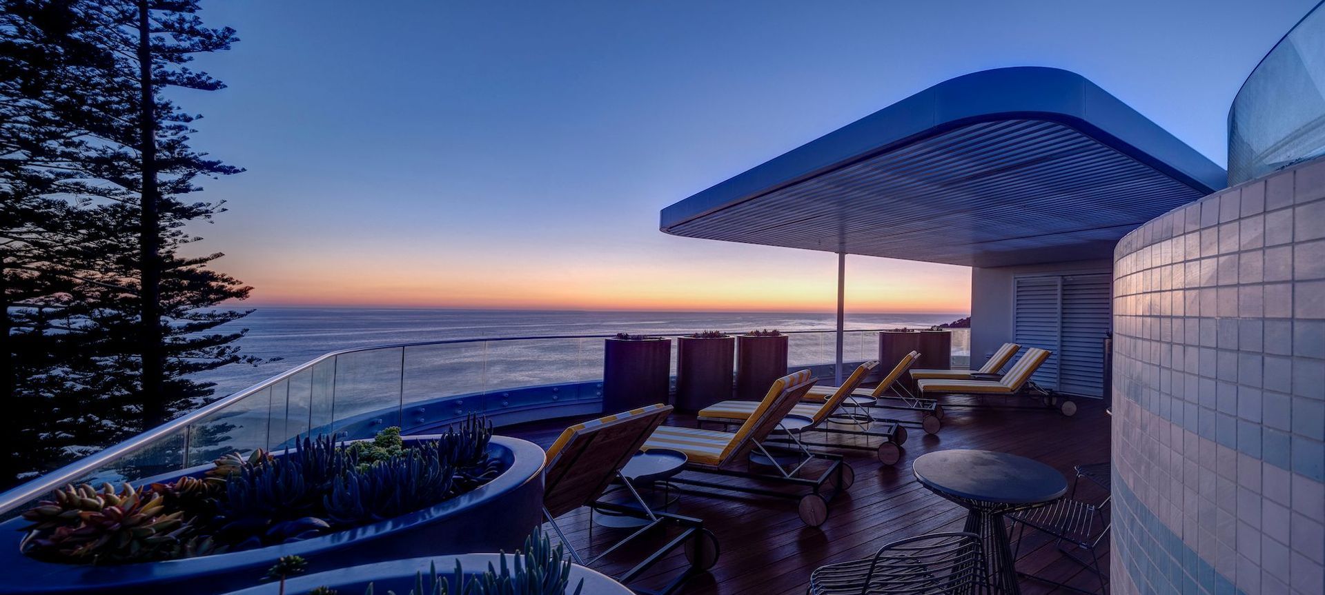 The Surf Hotel, Yamba banner