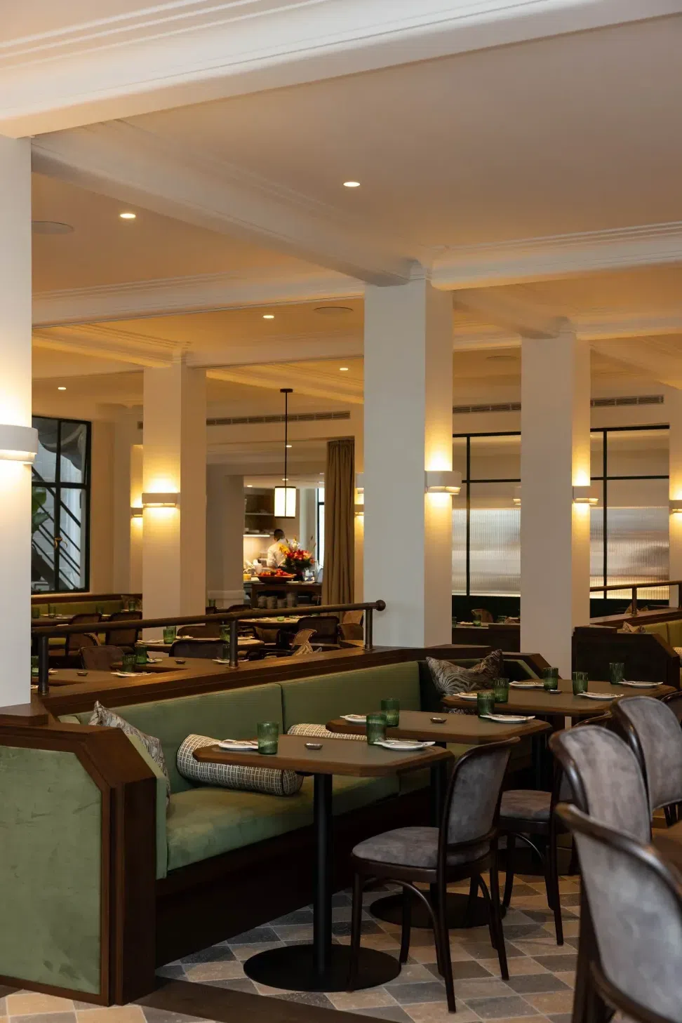 Gilt-ambitec-suave-whitfordwhite-restaurant.webp
