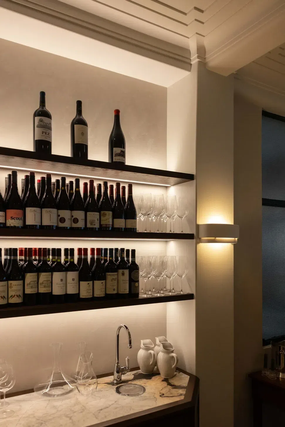 Gilt-ambitec-suave-whitfordwhite-winebar.webp