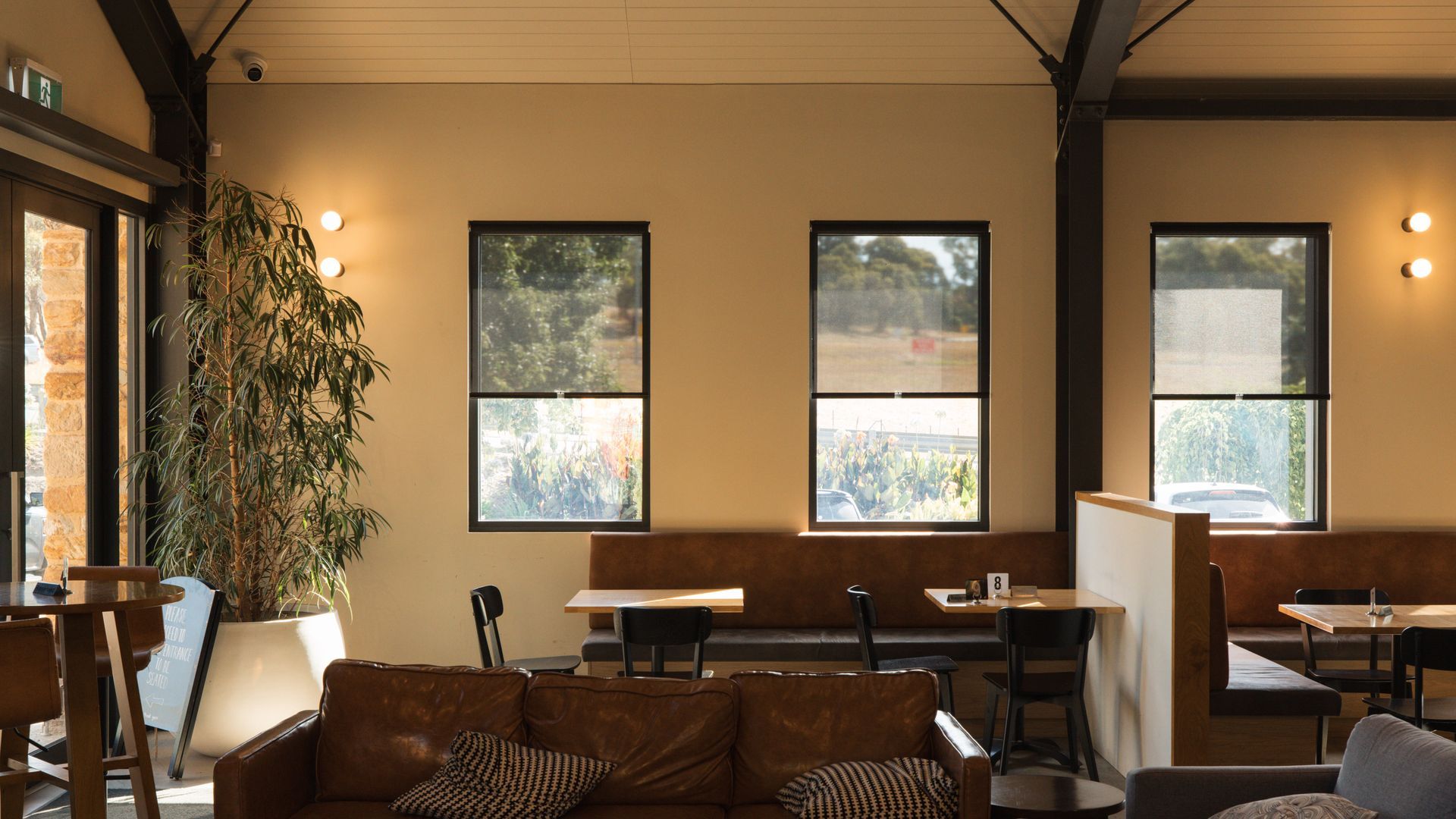 Setting the tone for a relaxed dining experience with ScreenAway x Grünthal video