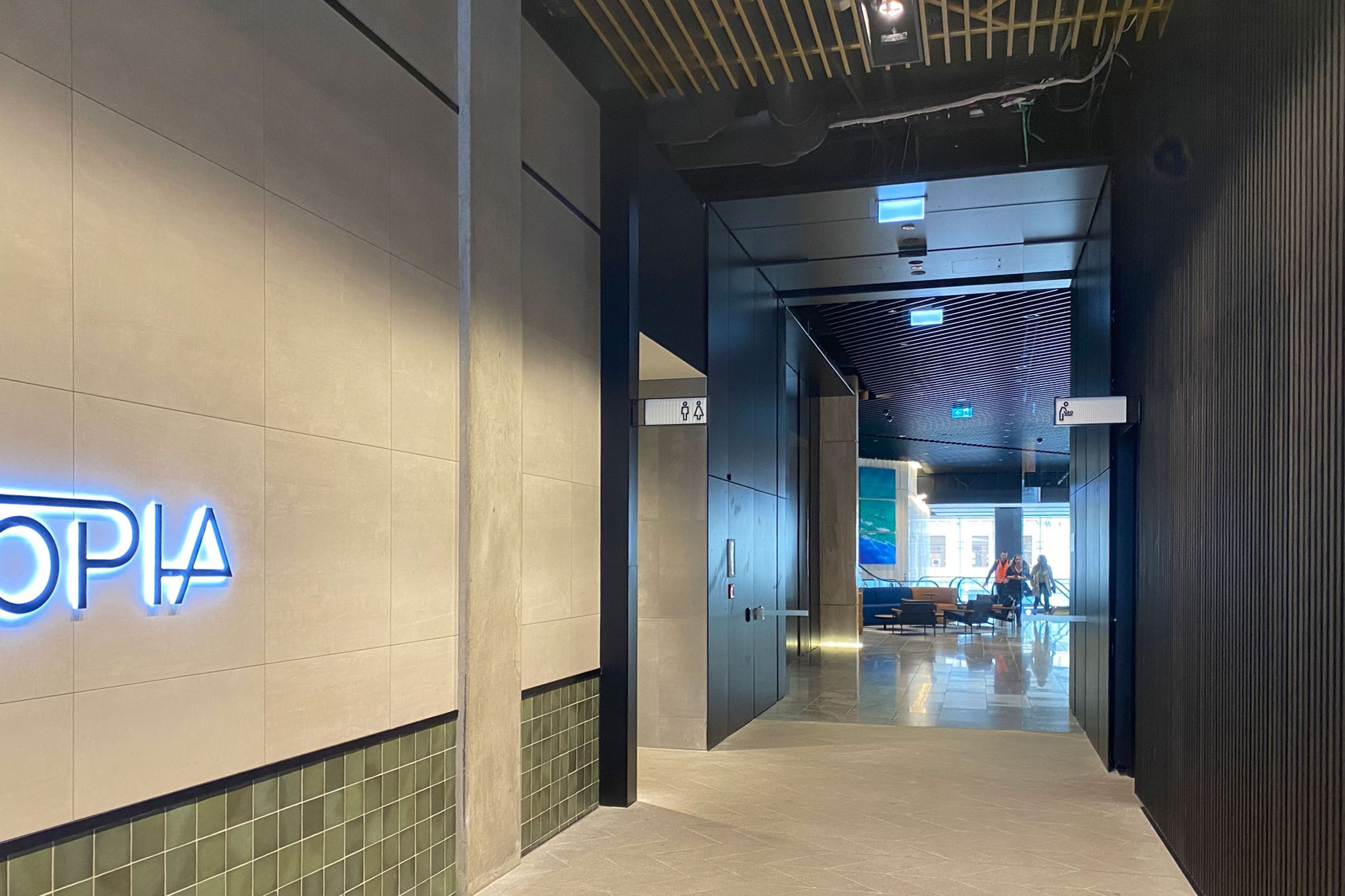 AutoCav Commercial frameless glass cavity slider