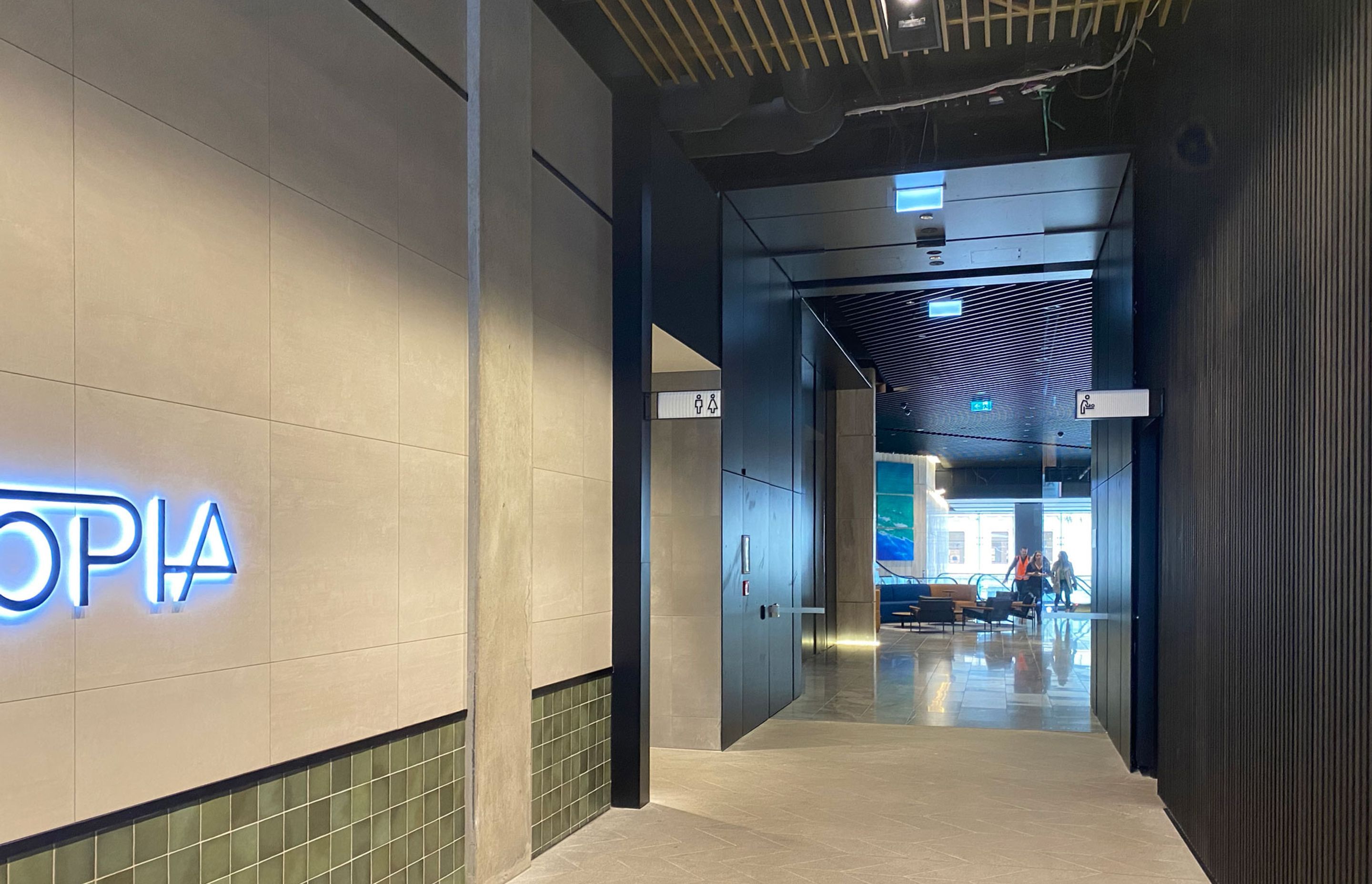 AutoCav Commercial frameless glass cavity slider