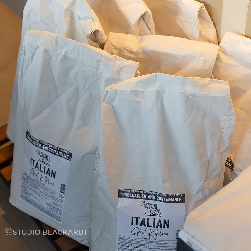 Italian-Street-Kitchen-by-Isabella12-gigapixel-standard-scale-200x.jpg