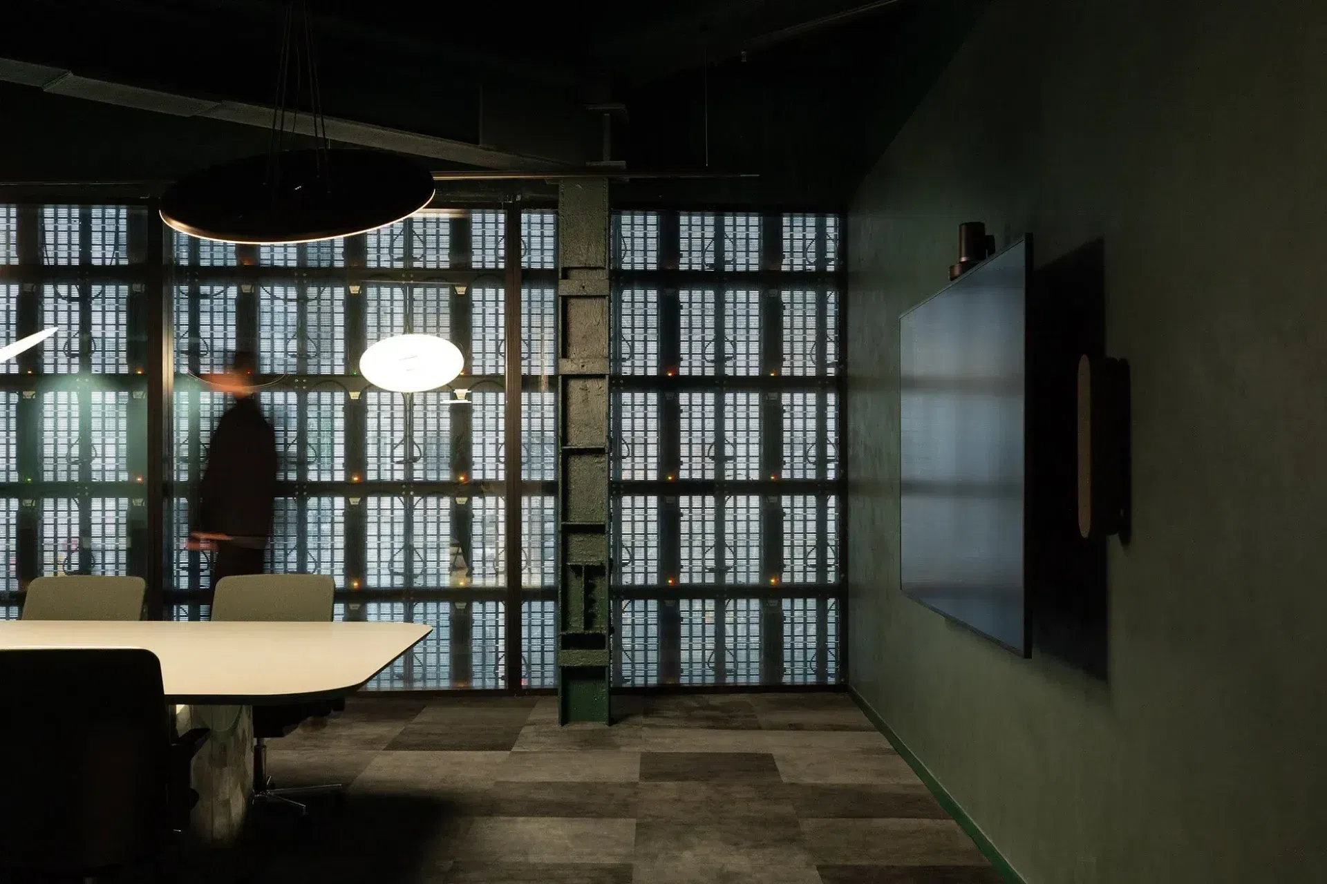 KernalWealthAmbitecSuavePalmGreenboardroom.webp