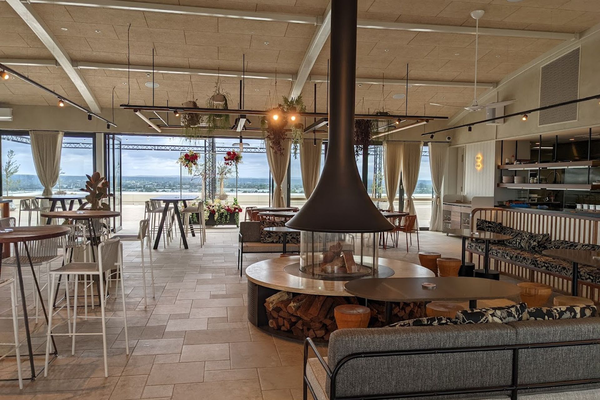 **&amp;&amp;Bankstown Sports Club, NSW (JC Bordelet Eva 992)