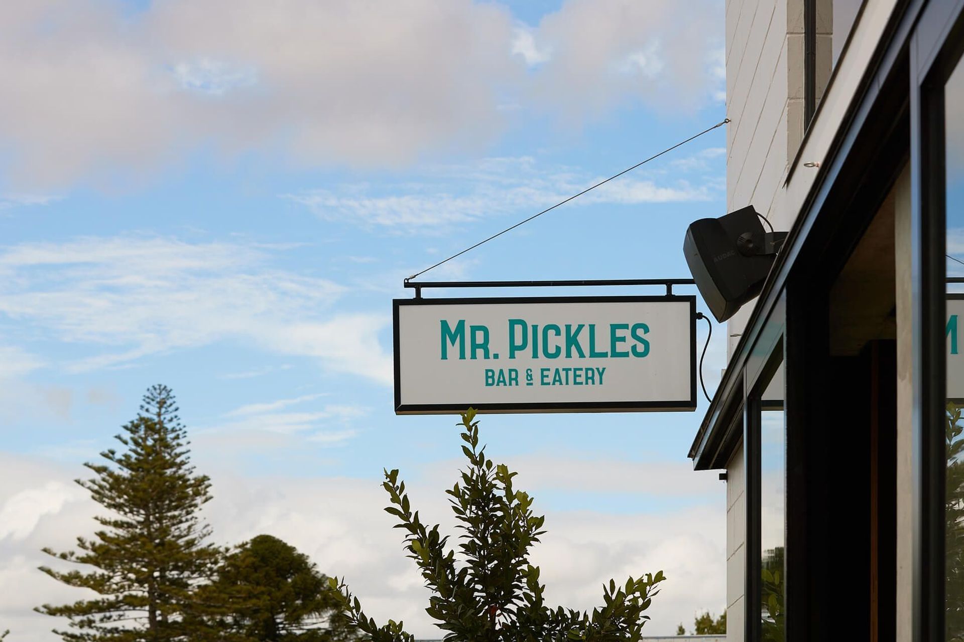 Mr Pickles, Restaurant & Bar