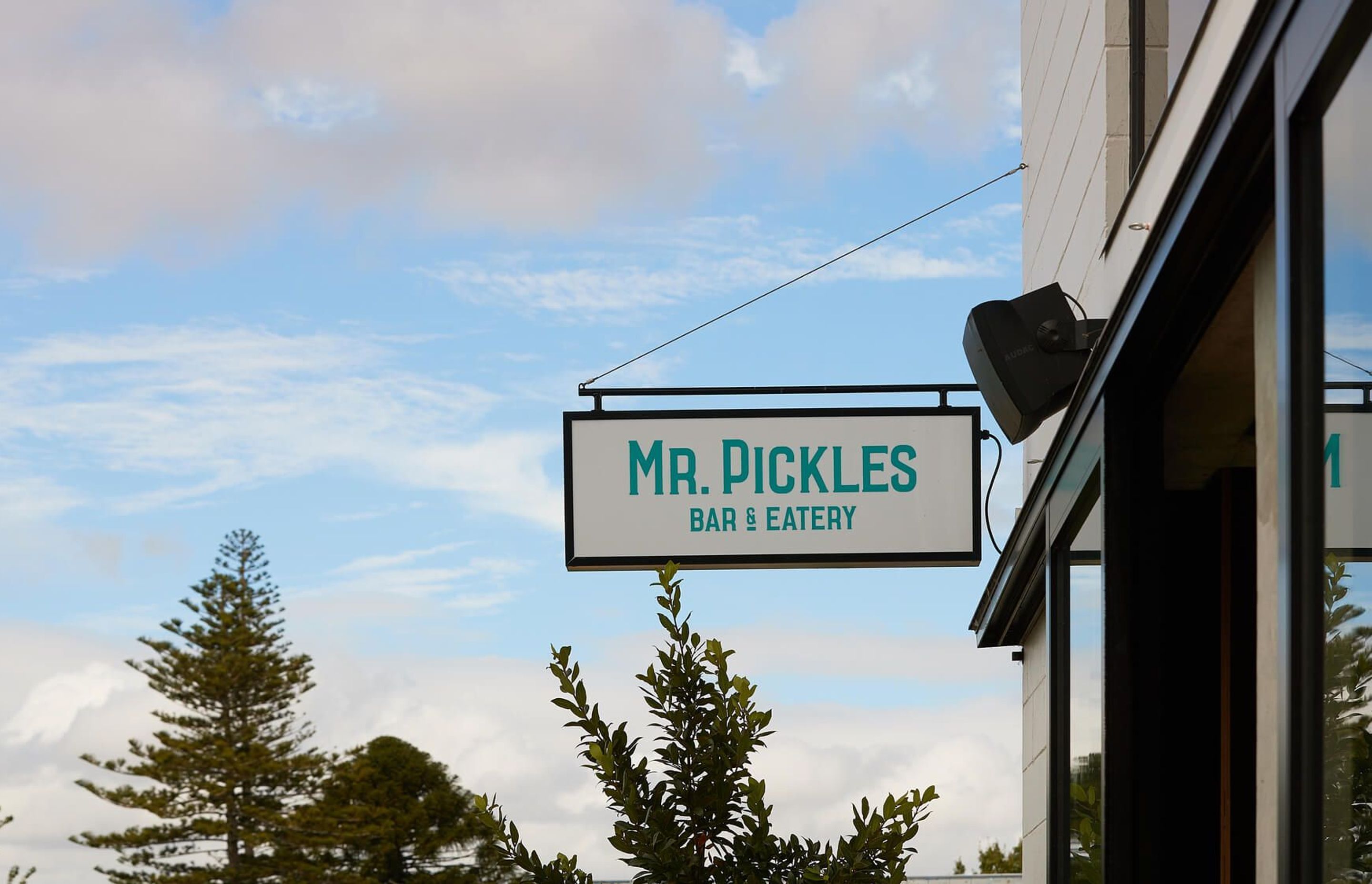 Mr Pickles, Restaurant & Bar