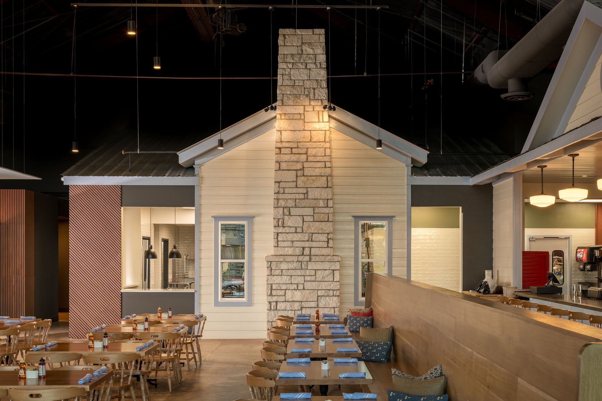Roxies-Restaurant-Home-Facade-ALIGN-Austin-Architects.jpg