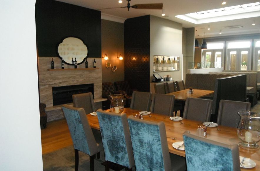 Dixie Browns Bar + Restaurant