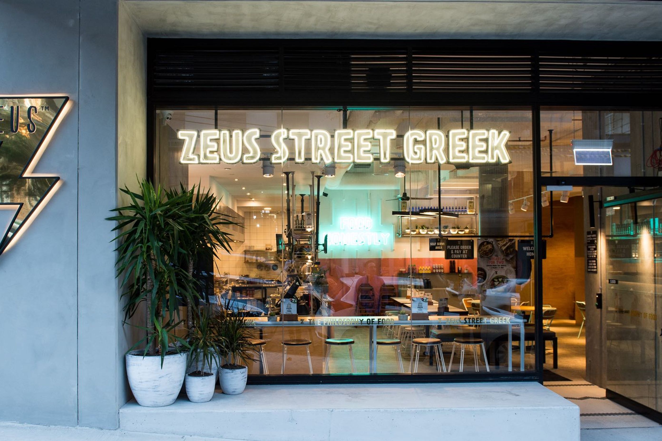 Zeus Sunshine Plaza