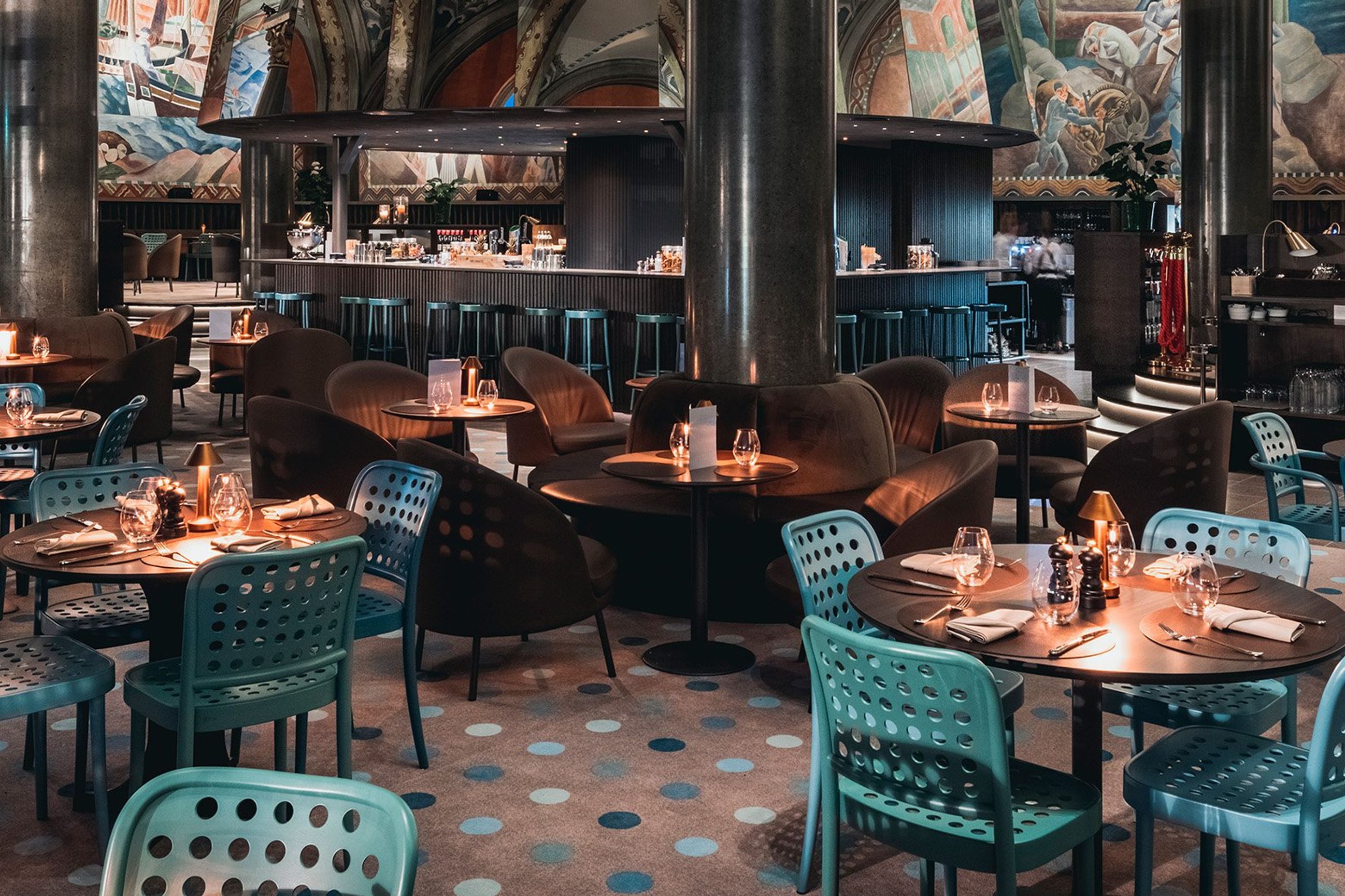 frescohallen822chairbarstoollr12web-v3.jpg