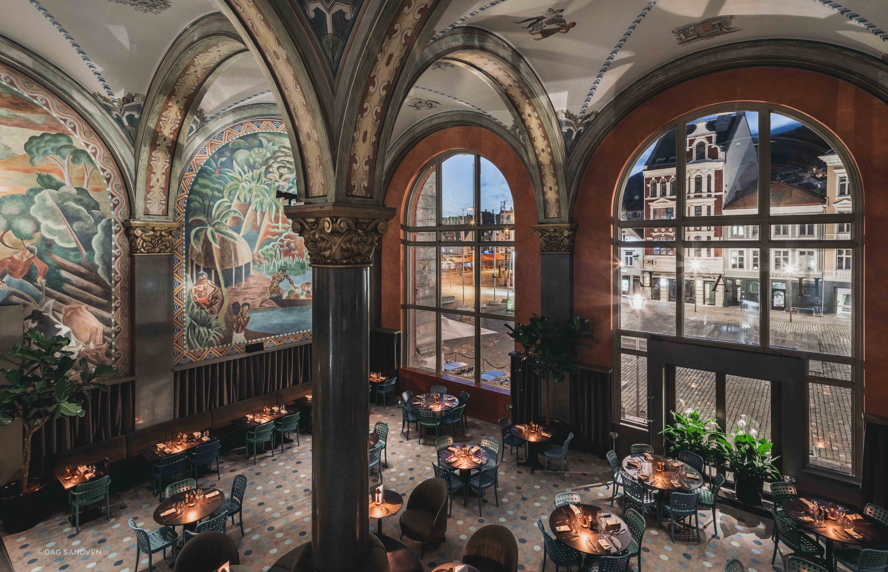 frescohallen822chairbarstoollr3.jpg
