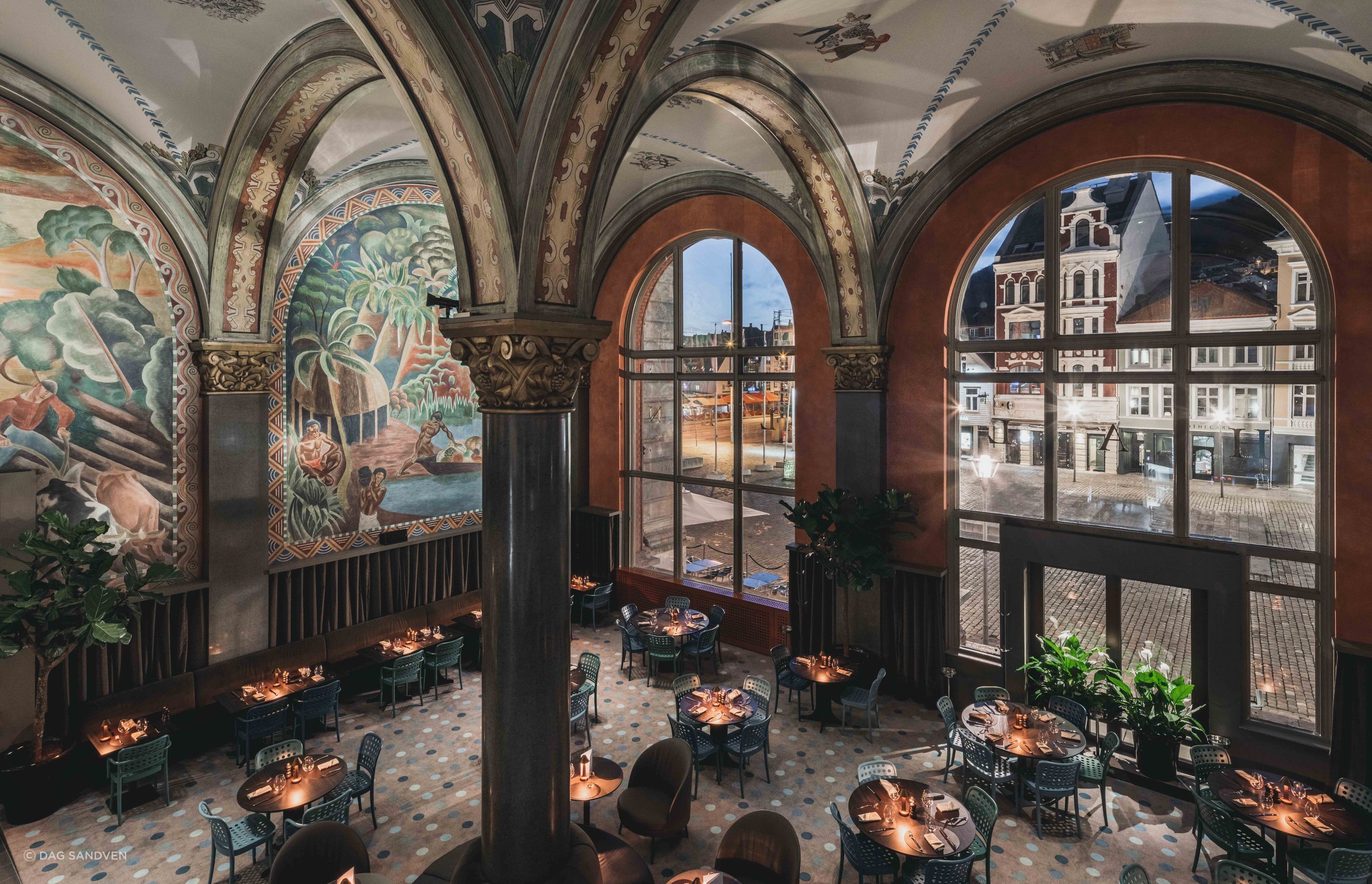 frescohallen822chairbarstoollr3.jpg