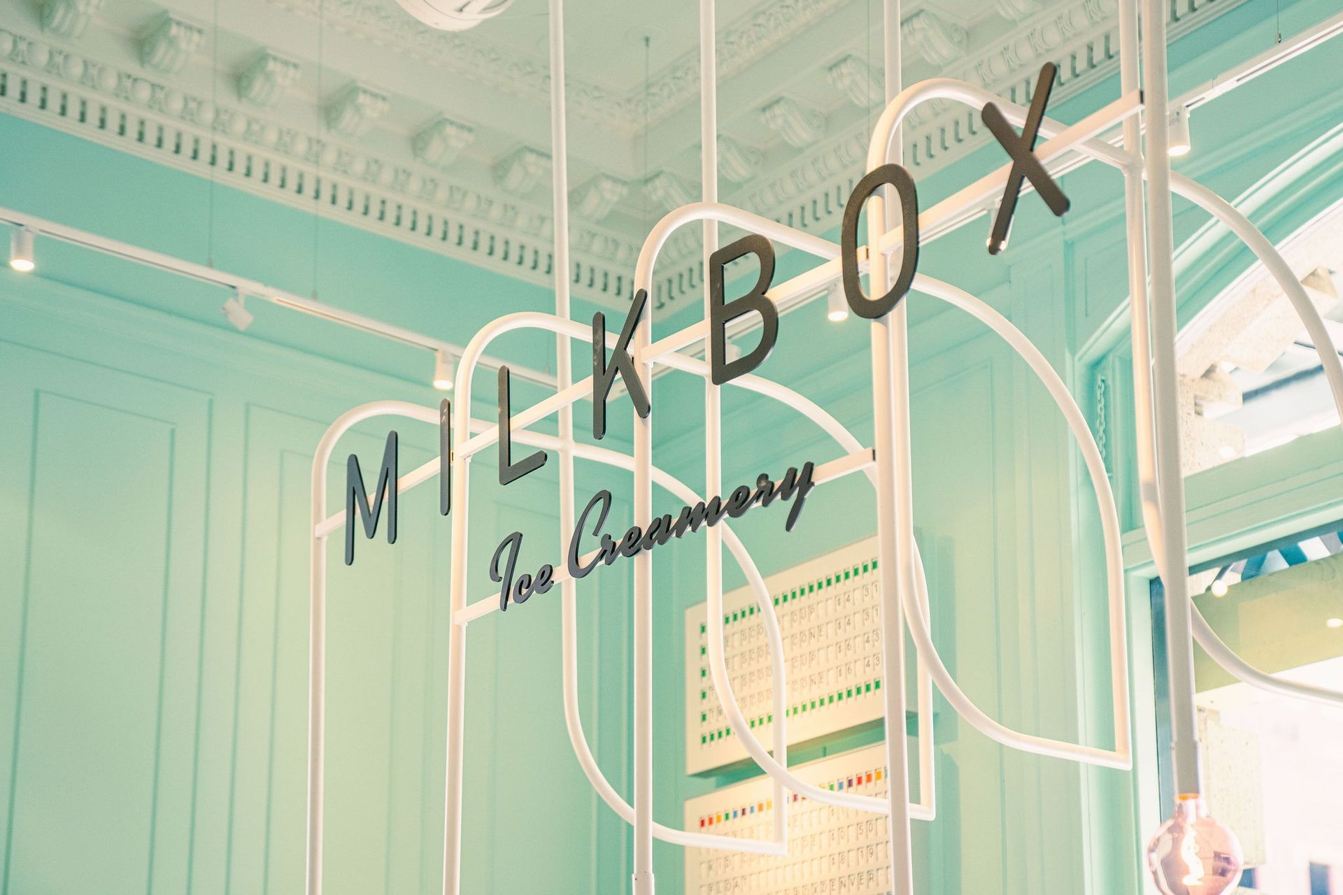 imgi28Pigtrain-Milkbox-136.jpg