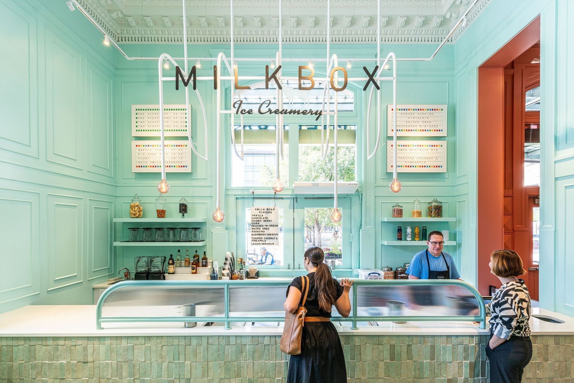 imgi37Pigtrain-Milkbox-2.jpg