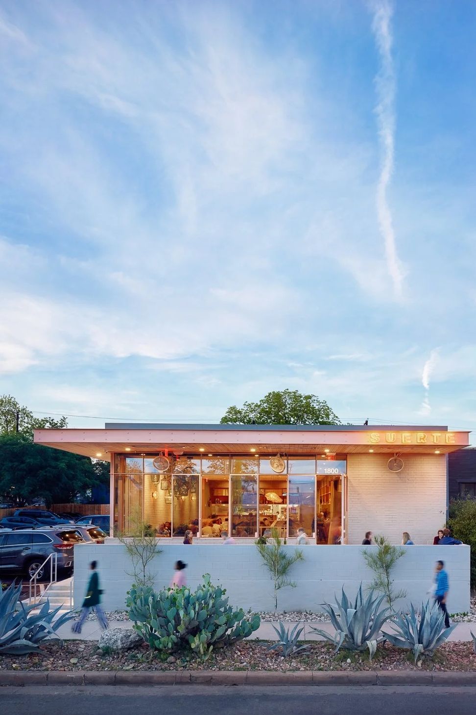 imgi38allison2Bburke2Binterior2Bdesignaustin2Binterior2Bdesignercasey2Bdunnsuerte2Brestaurant5.jpg
