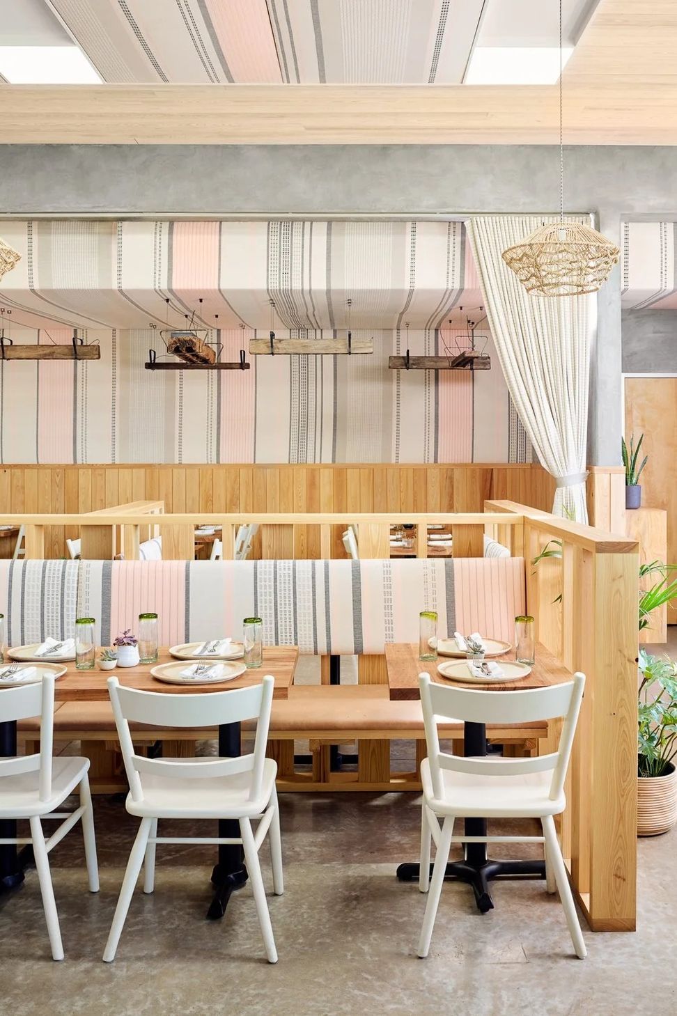 imgi71allison2Bburke2Binterior2Bdesignaustin2Binterior2Bdesignercasey2Bdunnsuerte2Brestaurant11.jpg