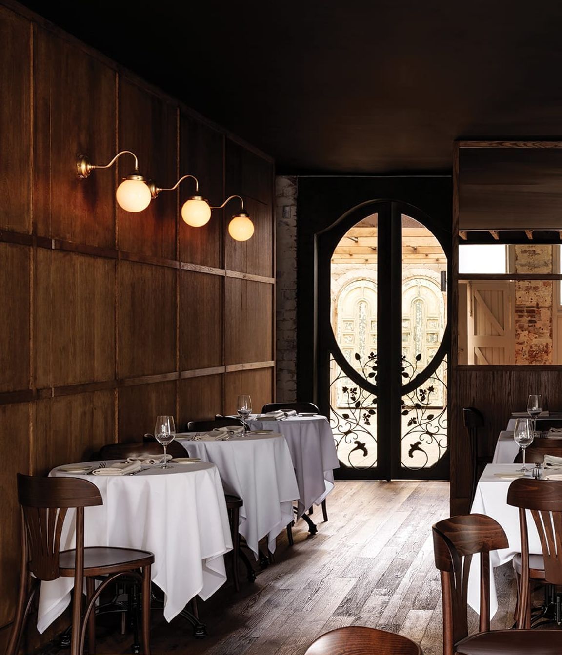 projectaurecm2124reclaimedoakrillorlorestaurant1portrait.jpg