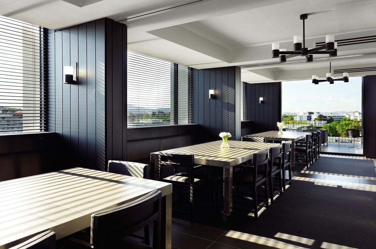 Burbury Hotel & Apartments, Canberra
