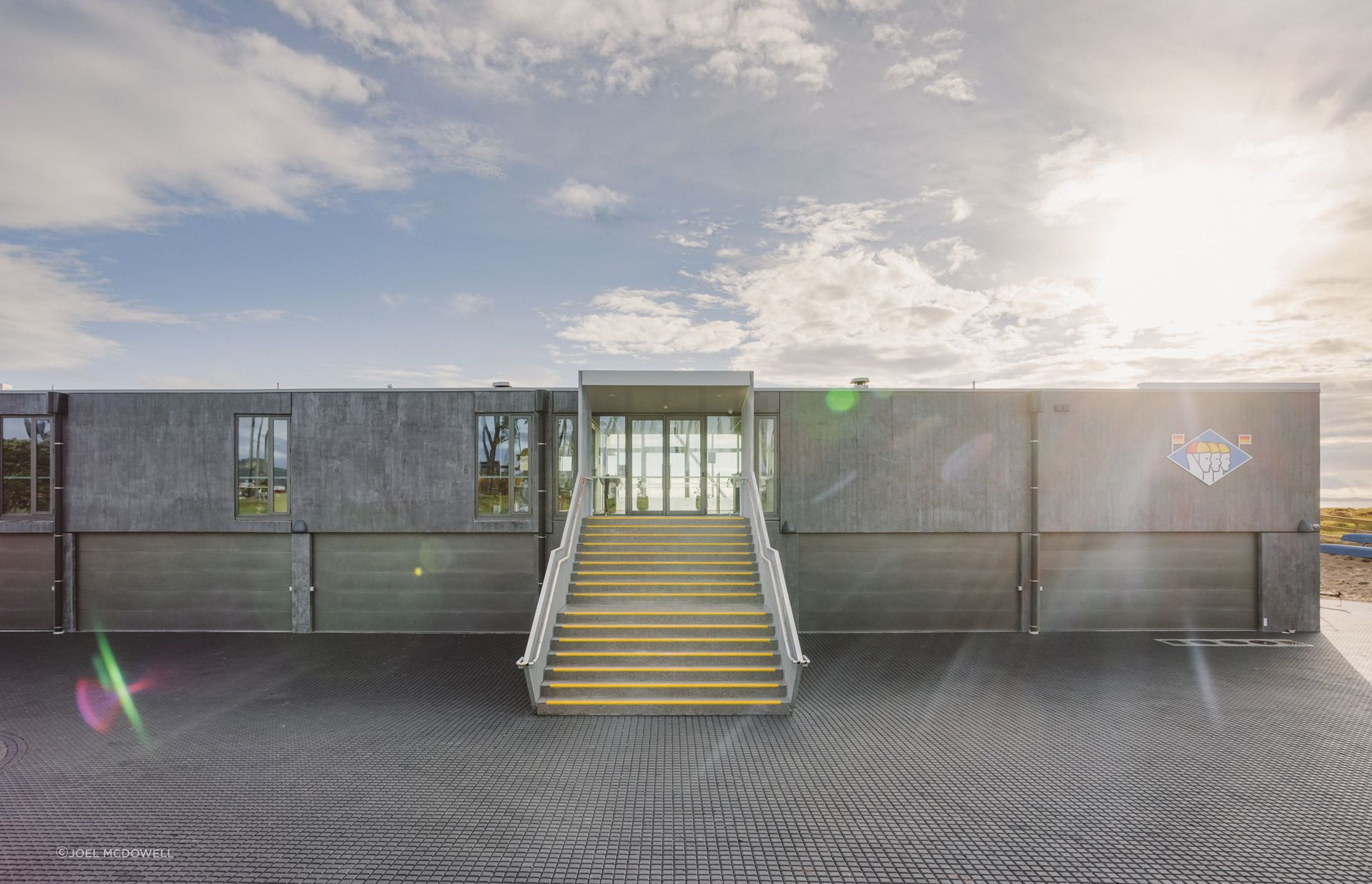 Peter Fell provided colour oxide that enhanced the concrete rusticated panels, helping it assimilate into the environment.