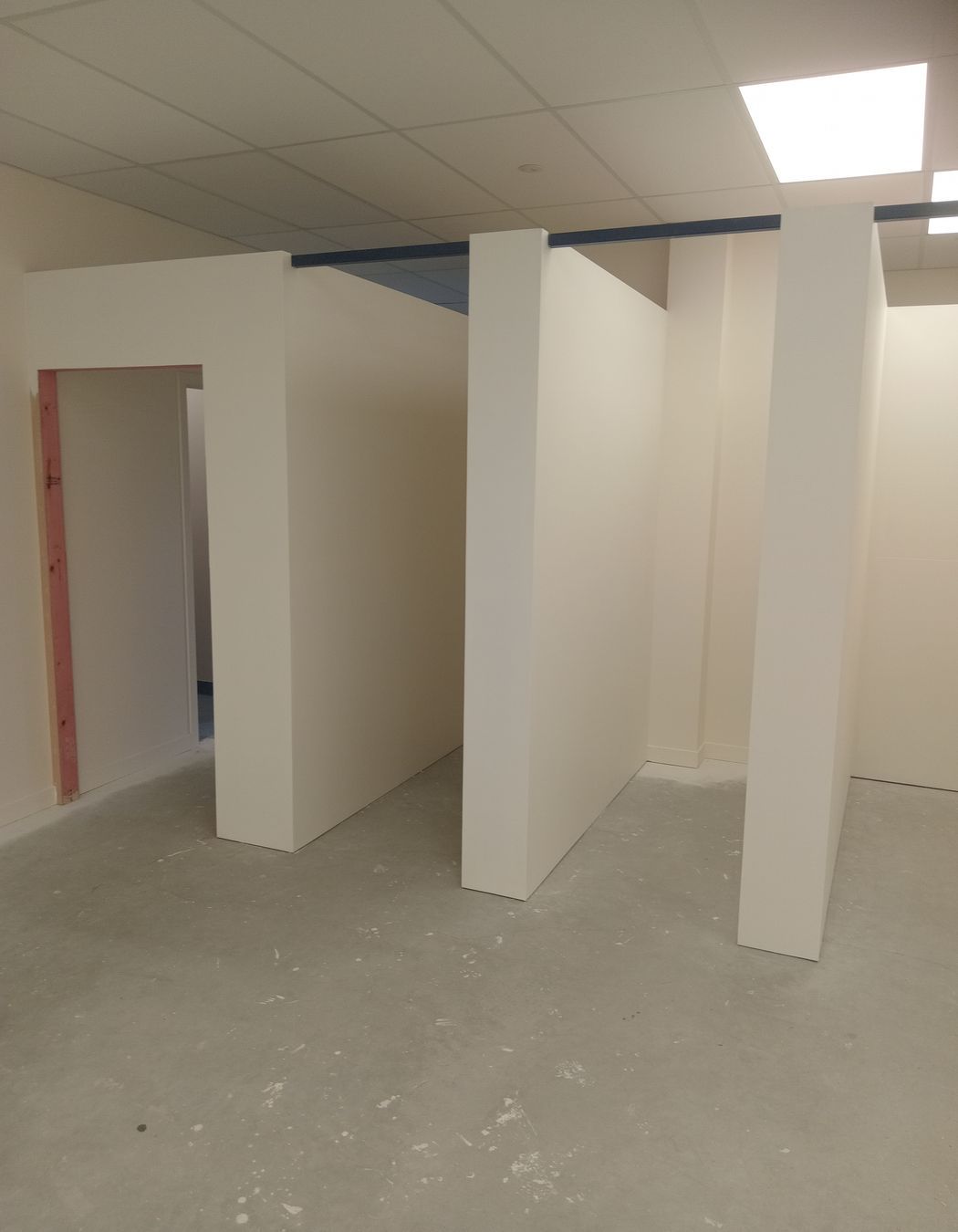 13-42-Thames-St-Oamaru-Caroline-Eve-Painting-the-changing-rooms-close-up-using-Resene-primer-SpaceCote-Low-Sheen-White-Colour-and-Quarter-Spanish-White-JDBuilders.jpg