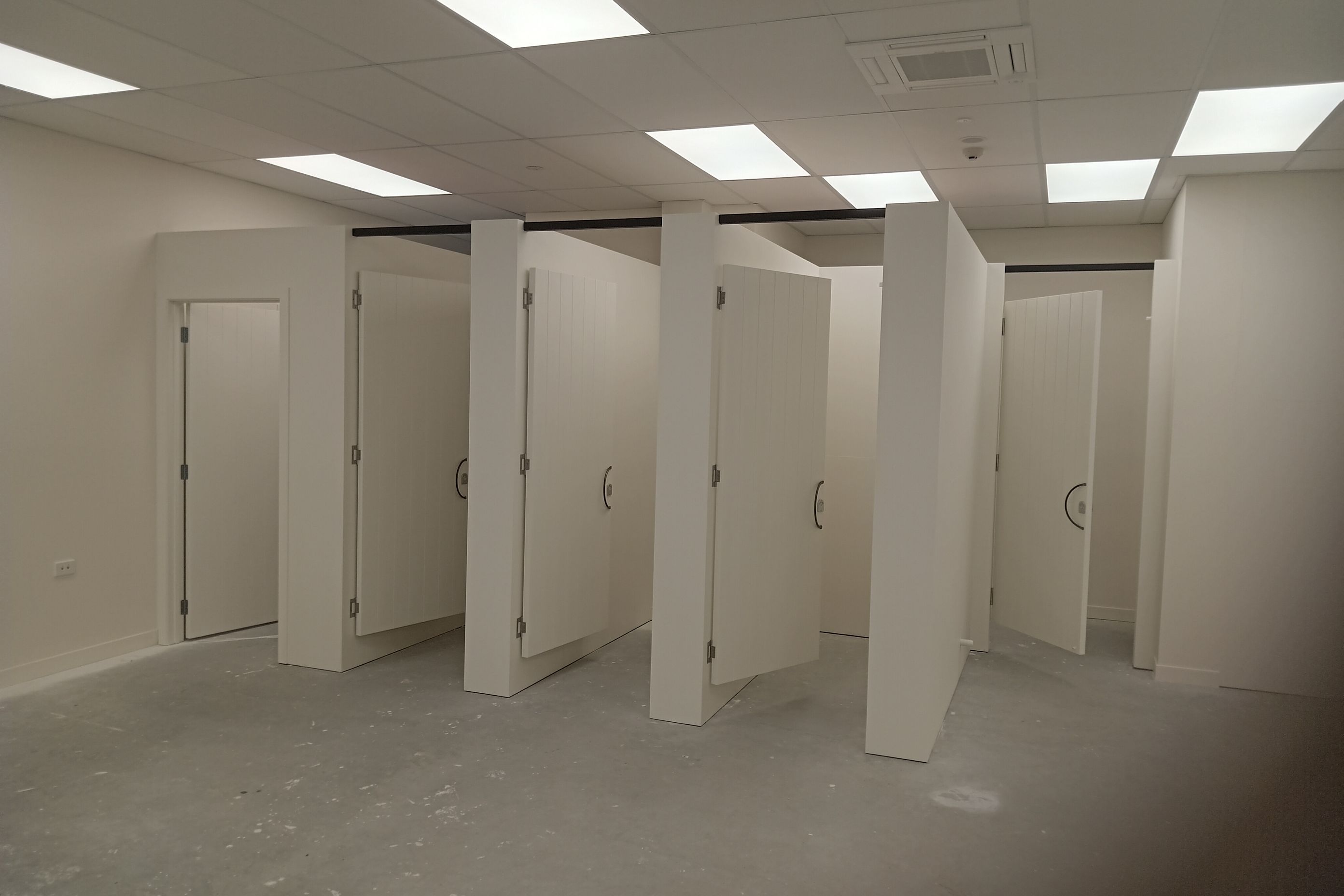 16-42-Thames-St-Oamaru-Caroline-Eve-Completion-of-the-changing-rooms-with-doors-and-hardware-installed-JDBuilders.jpg
