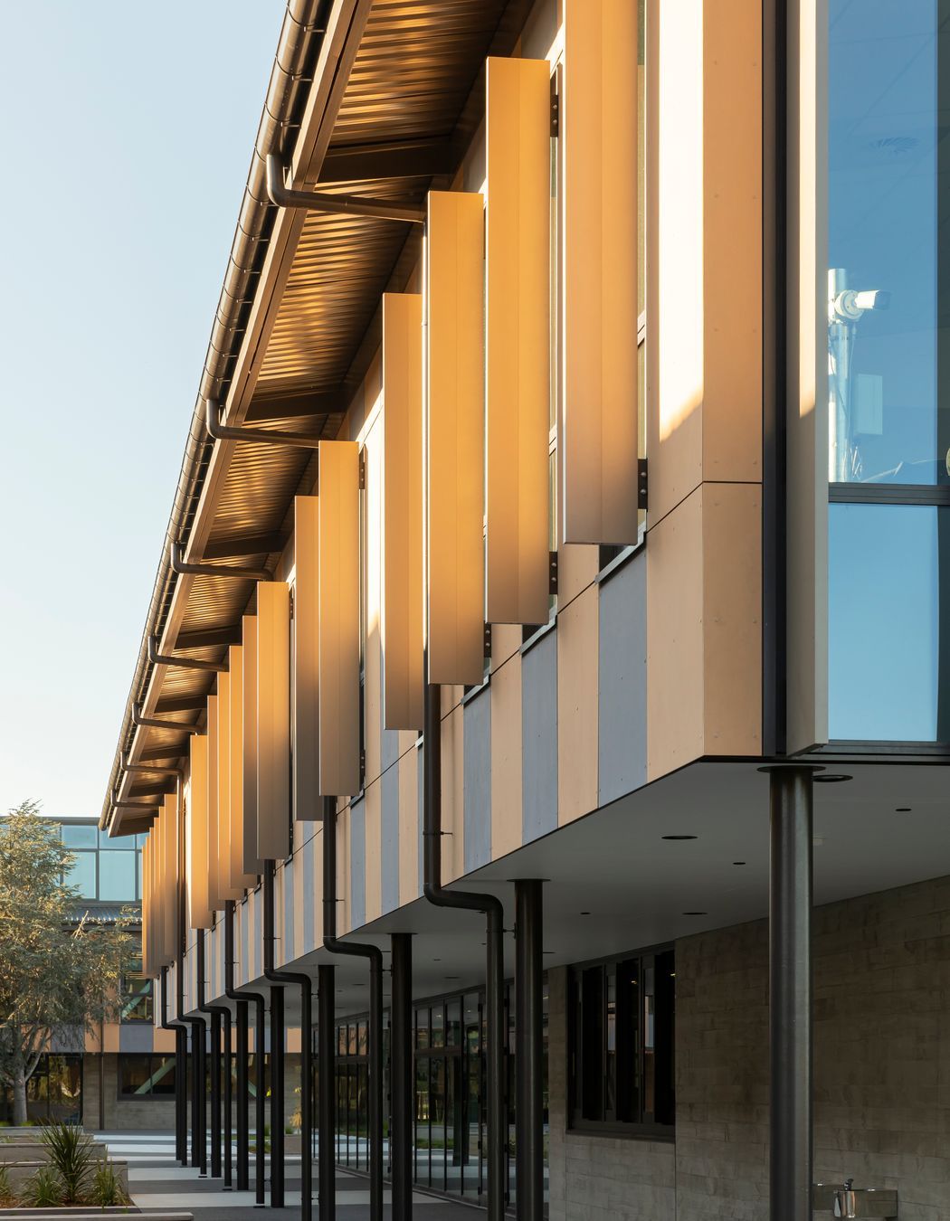 The exterior Symonite panelling supplied by The Building Agency features the multiple different hues of the Port Hills in the background.
