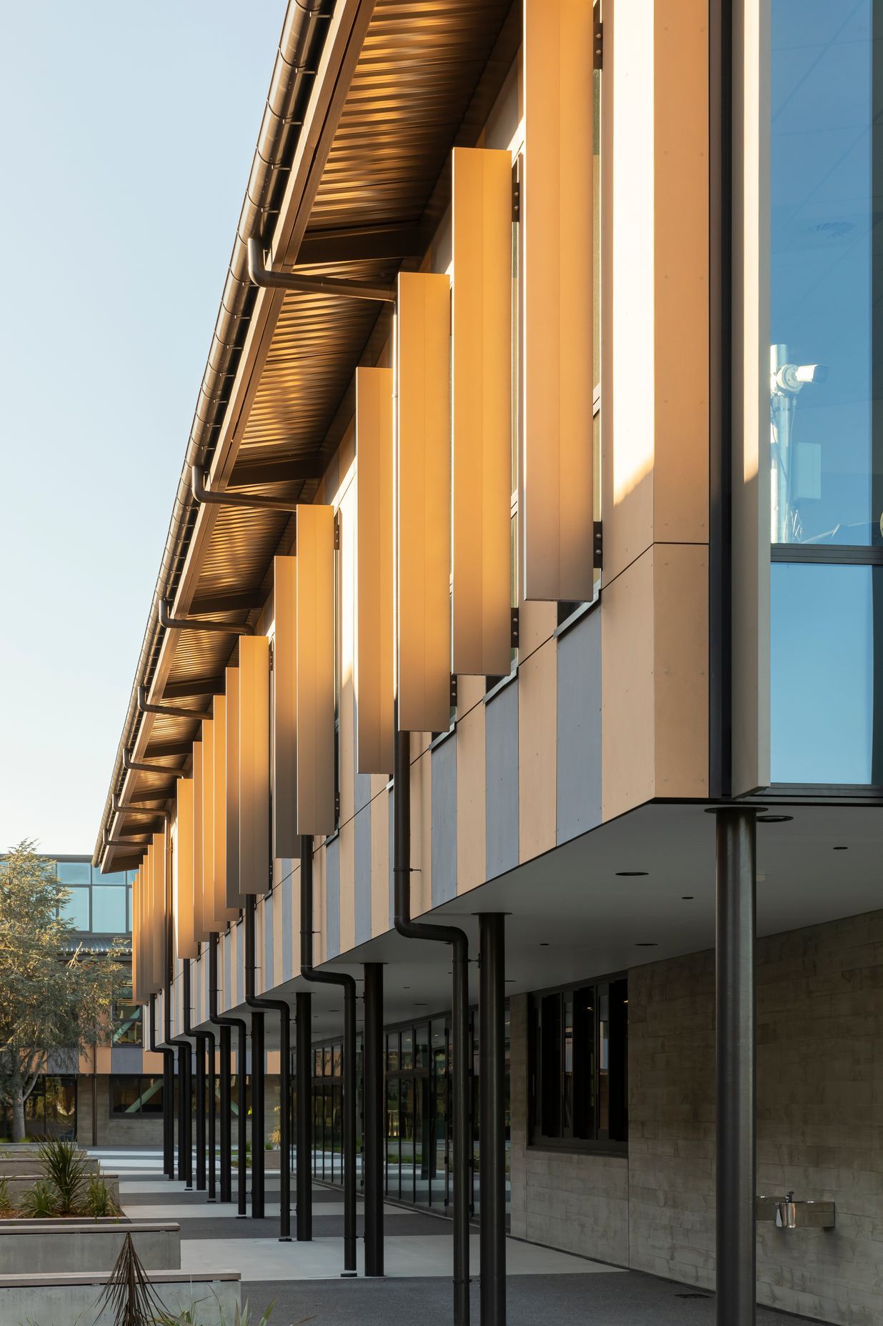 The exterior Symonite panelling supplied by The Building Agency features the multiple different hues of the Port Hills in the background.