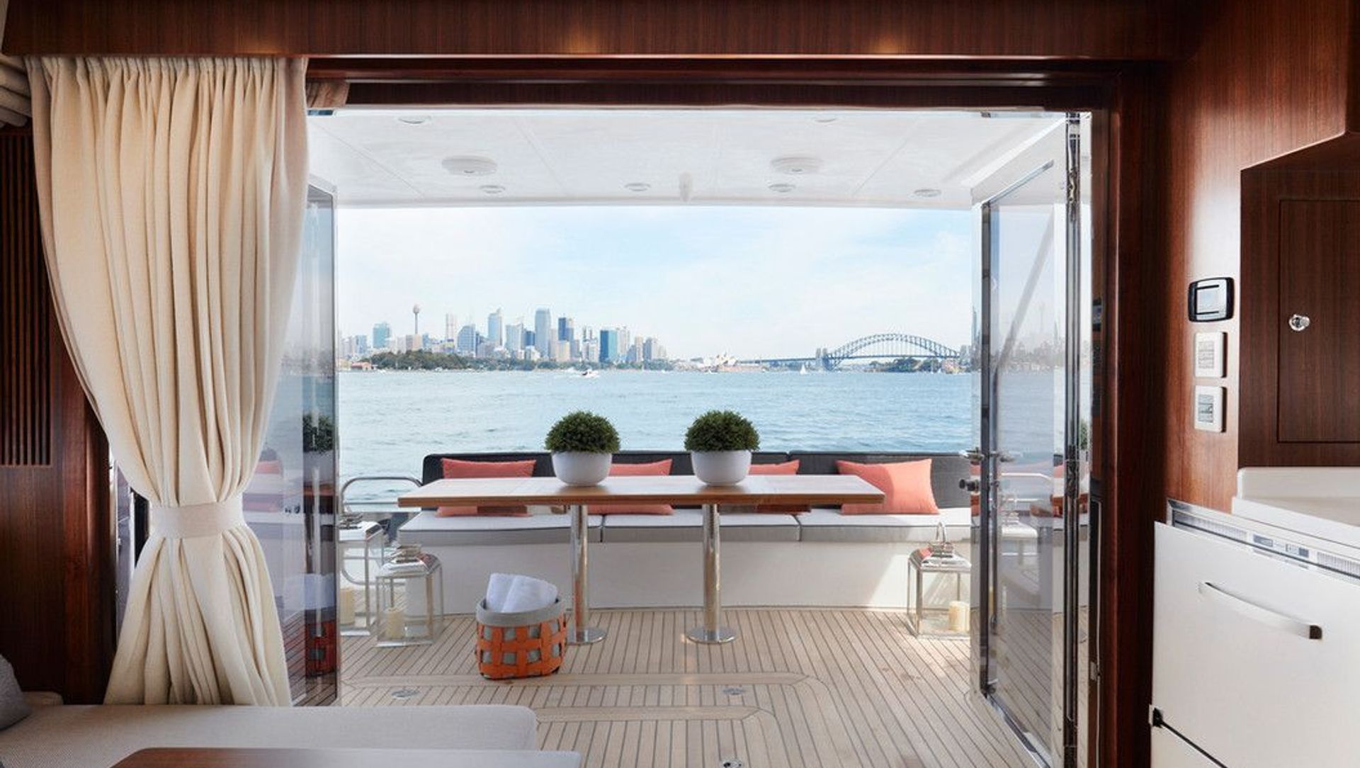 Longreef 60ft Yacht banner