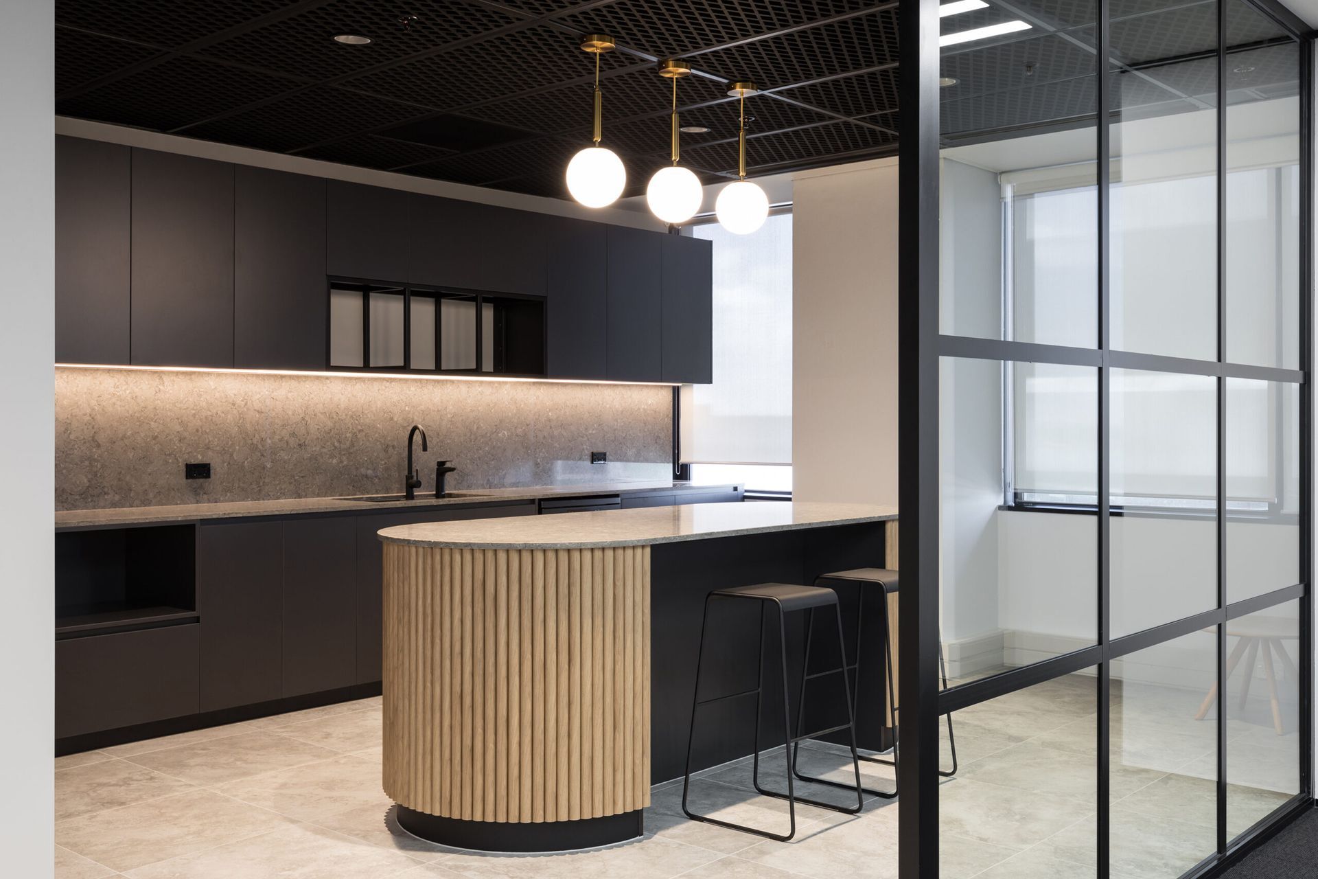 AON Tower - Speculative Suites