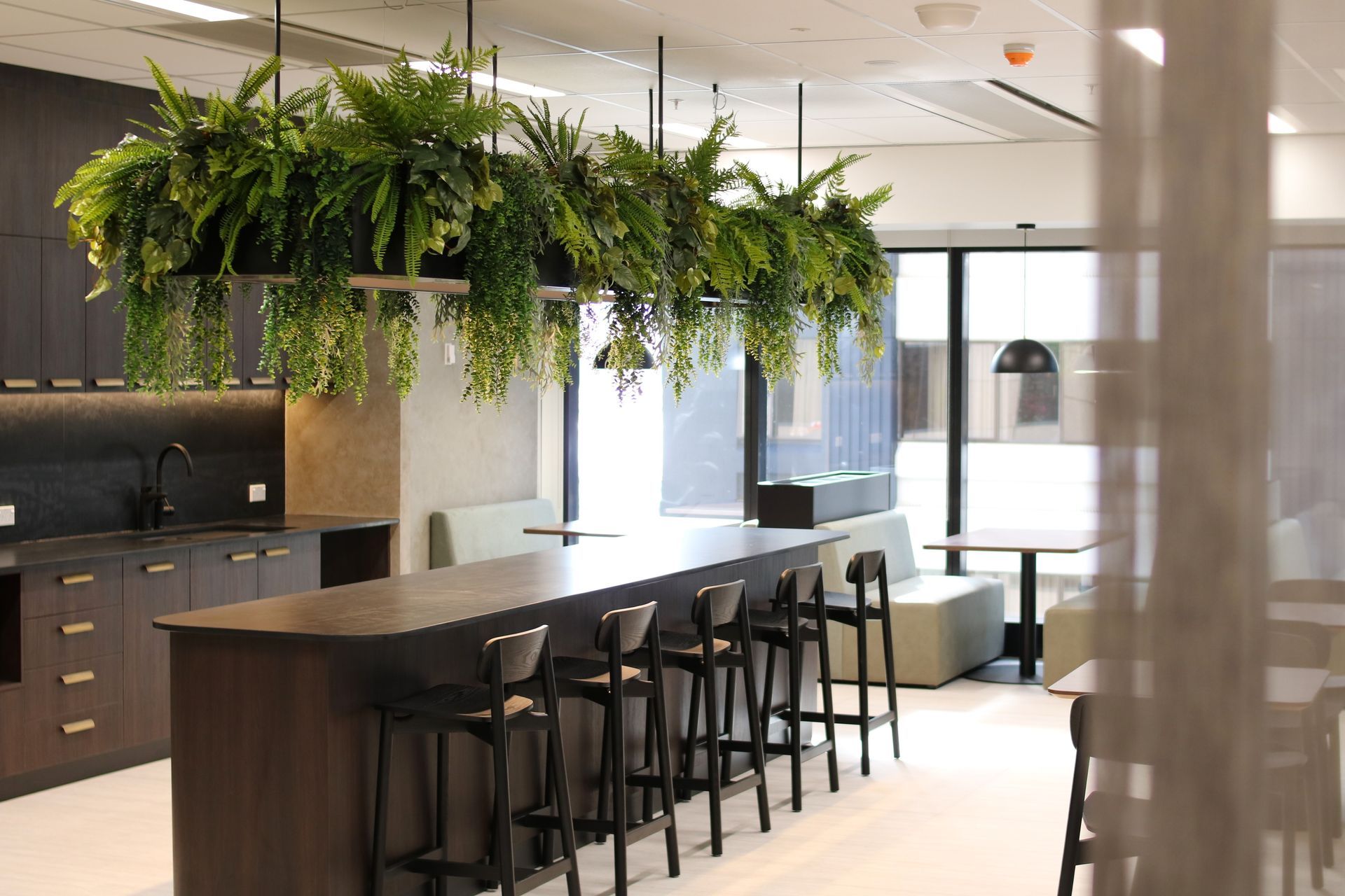 ART3-ART5-artificial-trailing-installation-Edge-Interiors-0625-4-v3.JPG