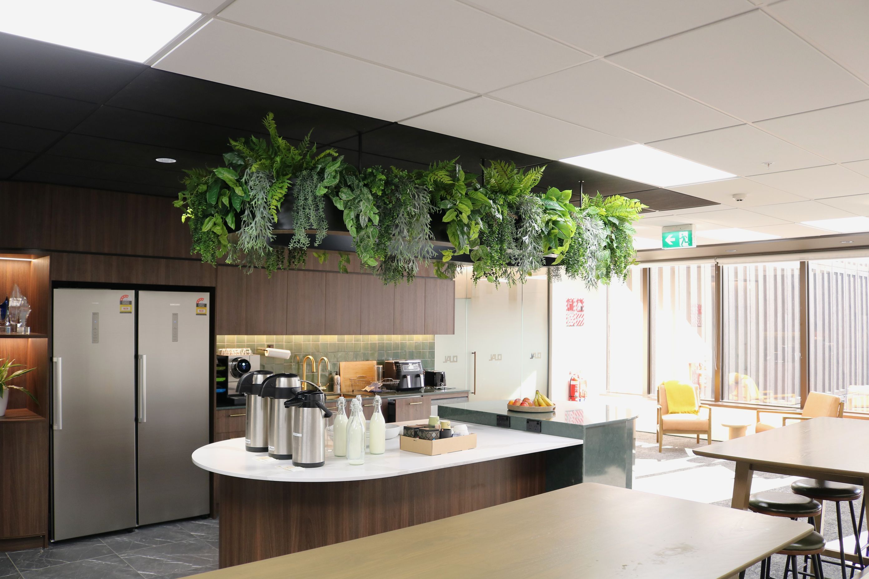 ART5-mixed-artificial-trailing-plant-installation-Dual-0525-2.JPG