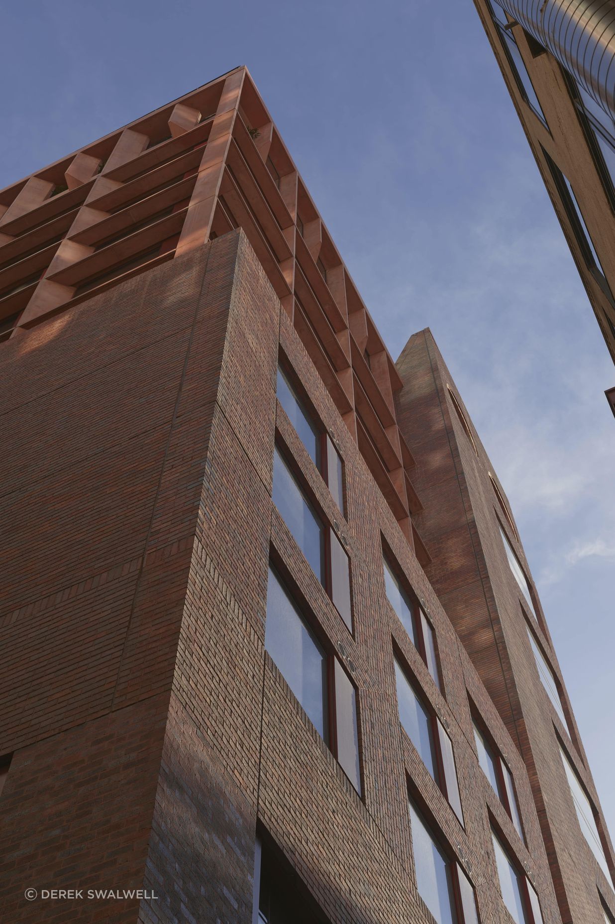 Brick-Inlay-Facade-Melbourne-PLace-LIght-Grampian-Blue-min.jpg