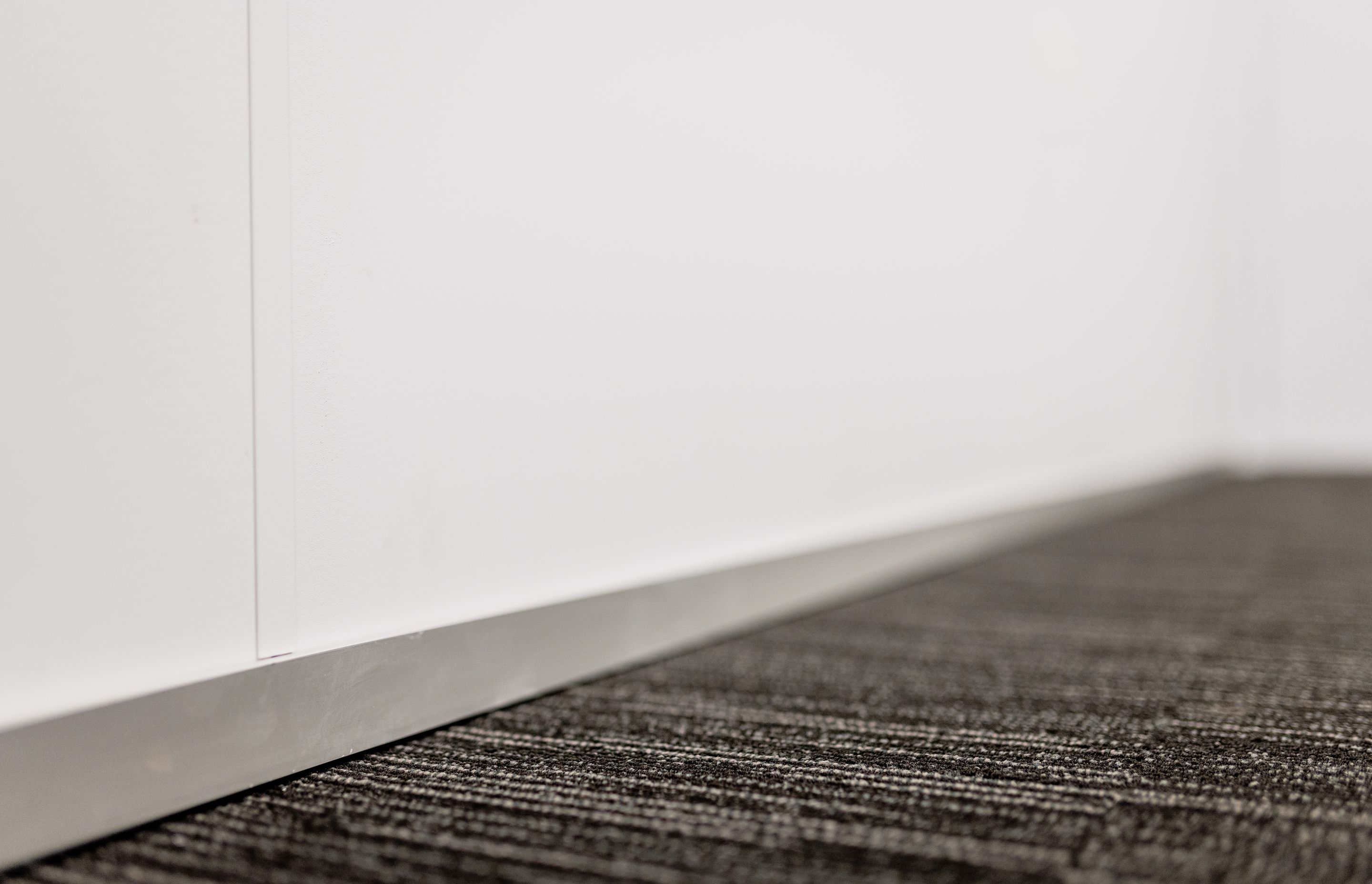 Anodized aluminium skirting